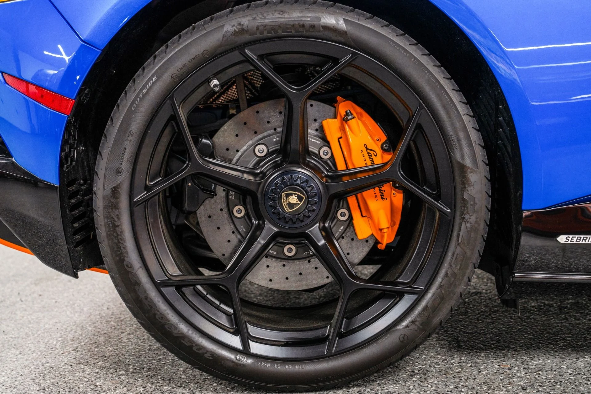 mph034_877333911_Used_2020_Lamborghini_Huracan_EVO_GT_Celebration_Edition_One_of_36_Built_Squadra_Corse_Livery_1767973648_6a77061cec