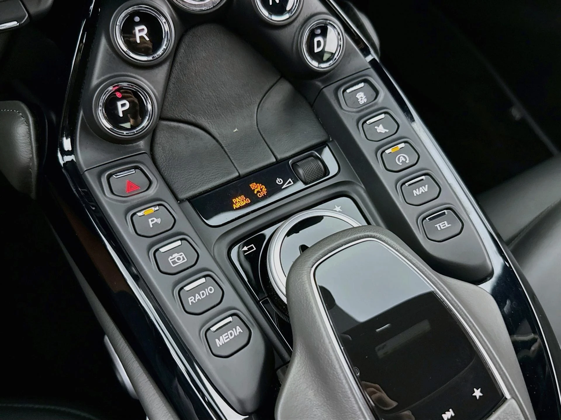 mph034_877533899_Used_2020_Aston_Martin_Vantage_1791218637_37d66d6338