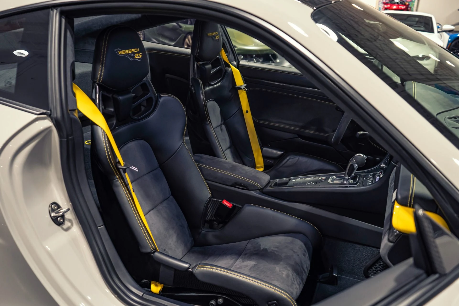 mph034_881507036_Used_2018_Porsche_911_GT_2_RS_1774897030_72a1e4414a