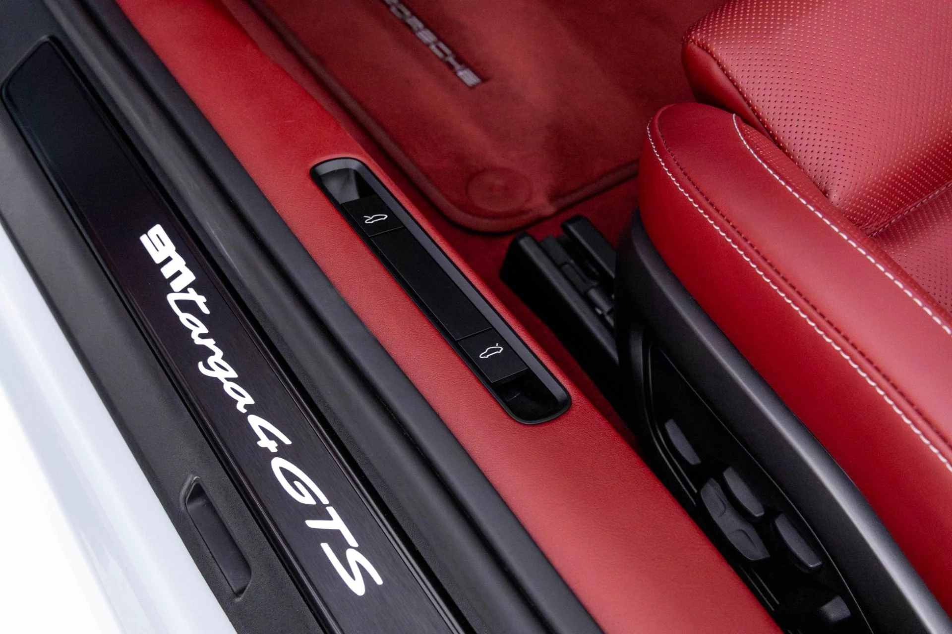 mph034_88340468_Used_2023_Porsche_911_Targa_4_GTS_1762298441_6e7340a9ae