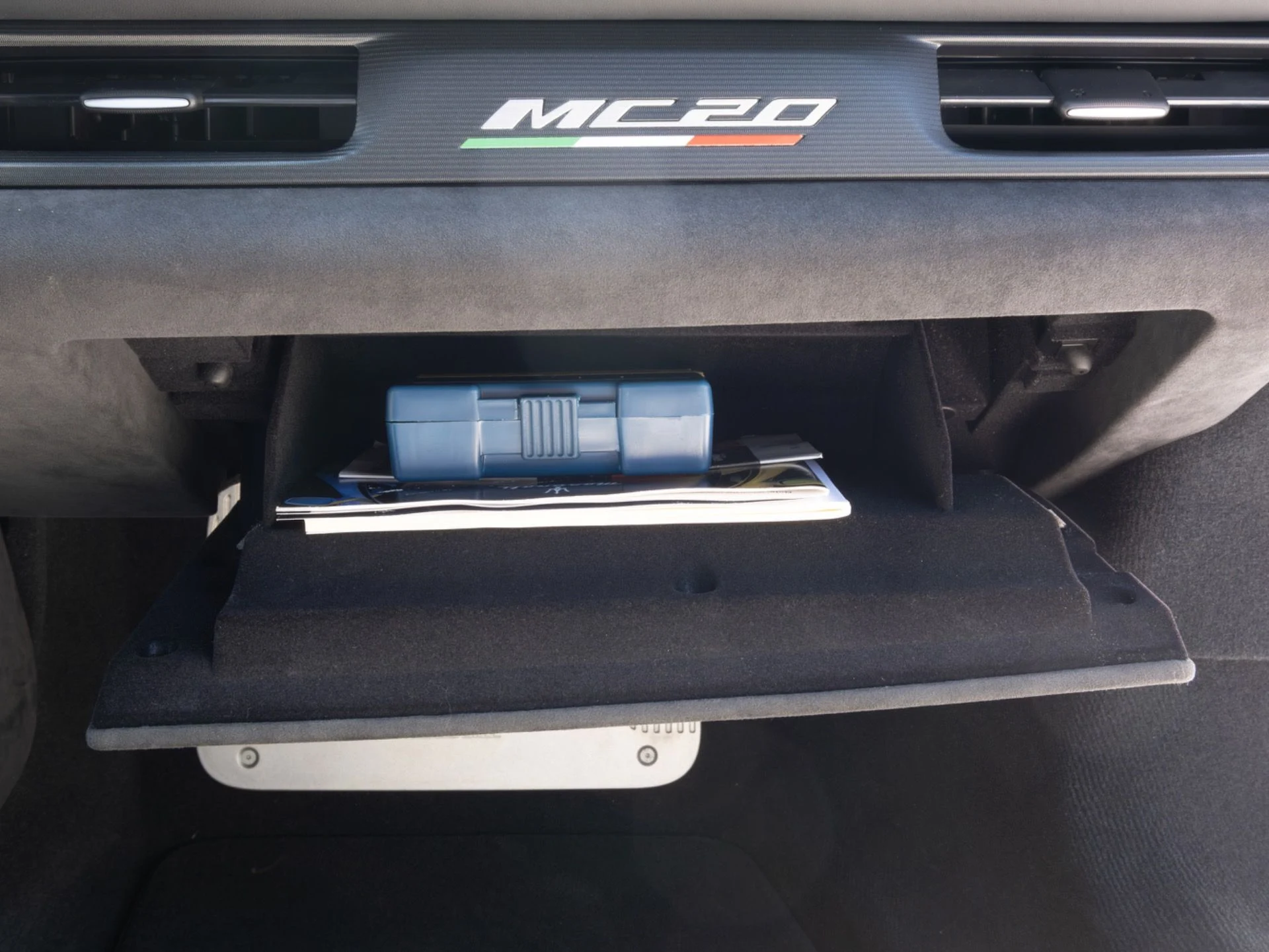 mph034_893880116_Used_2023_Maserati_MC_20_1774904498_5423481706