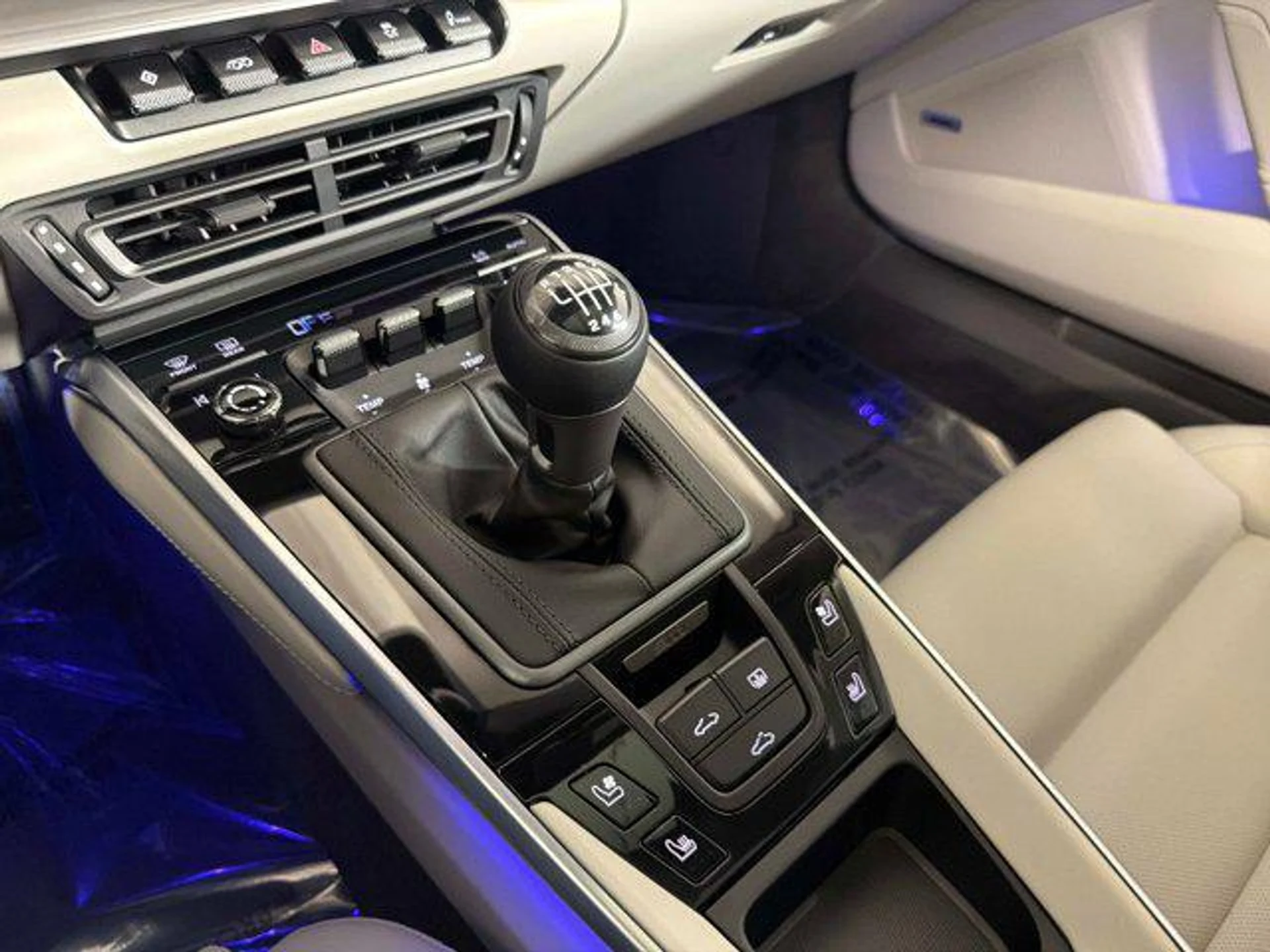 mph034_894632282_XK_Qy_T9bud0_FAP_Uxoil_Sl6mn_Sb_o_790c80b90f