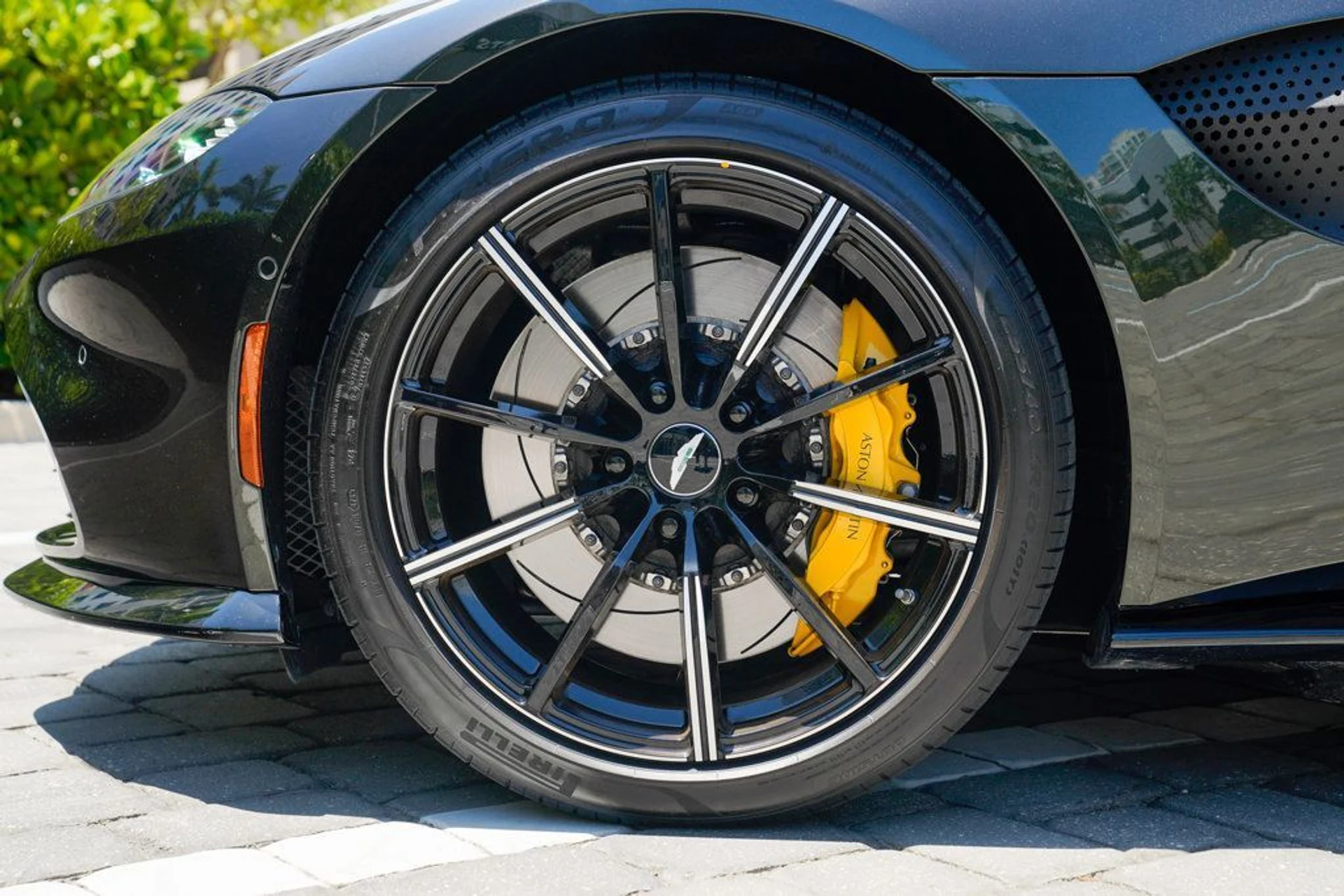 mph034_90180381_used_2021_aston_martin_vantage_coupemanual_14354_22900621_35_1024_353e1e5983
