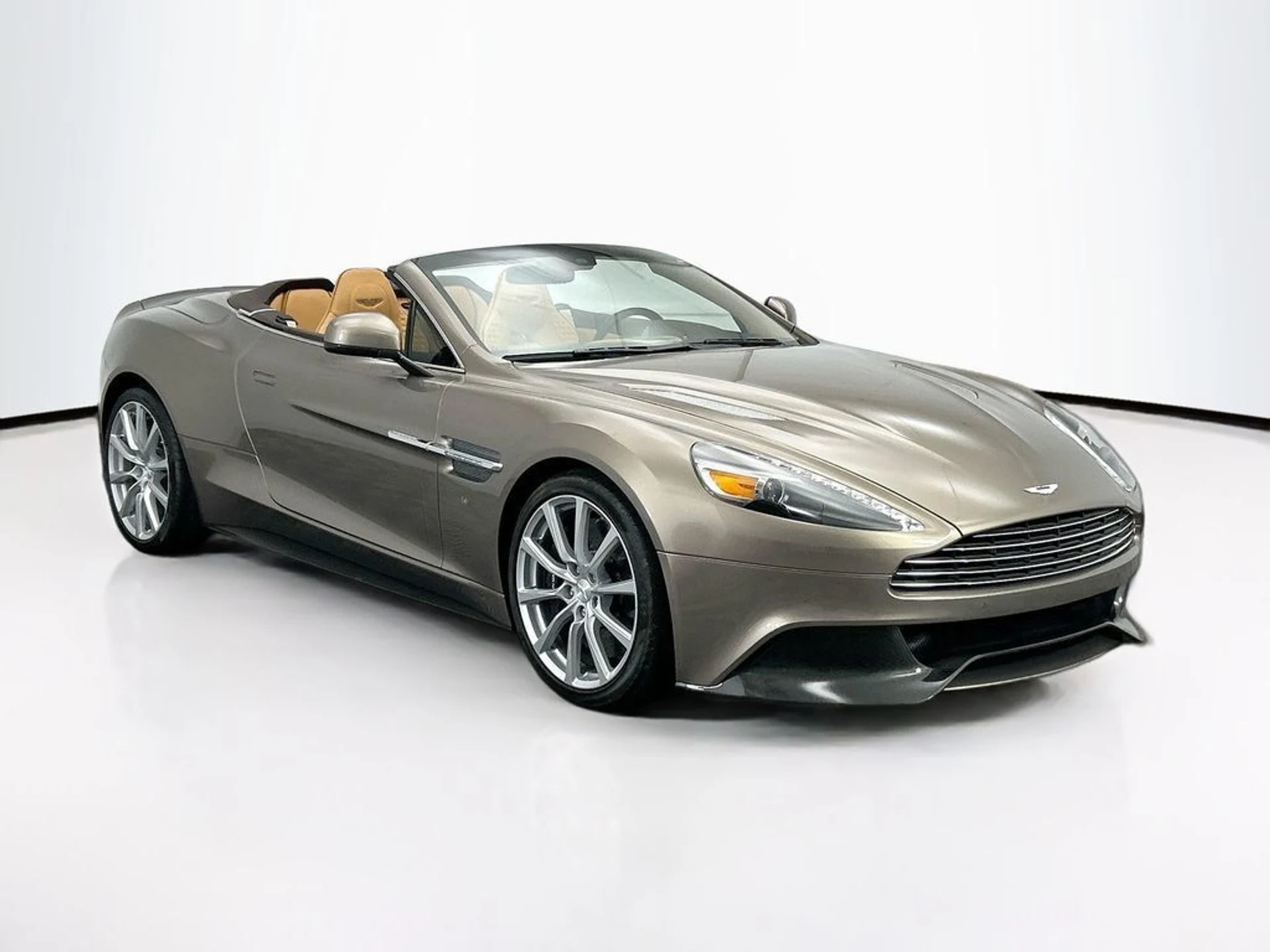 mph034_903300857_used_2017_aston_martin_vanquish_volante_8119_22986074_35_1024_4b219069d1
