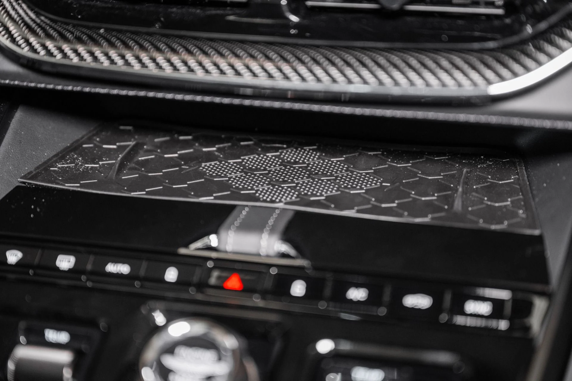 mph034_915280297_Used_2025_Aston_Martin_DBX_707_1748959342_a665efd244