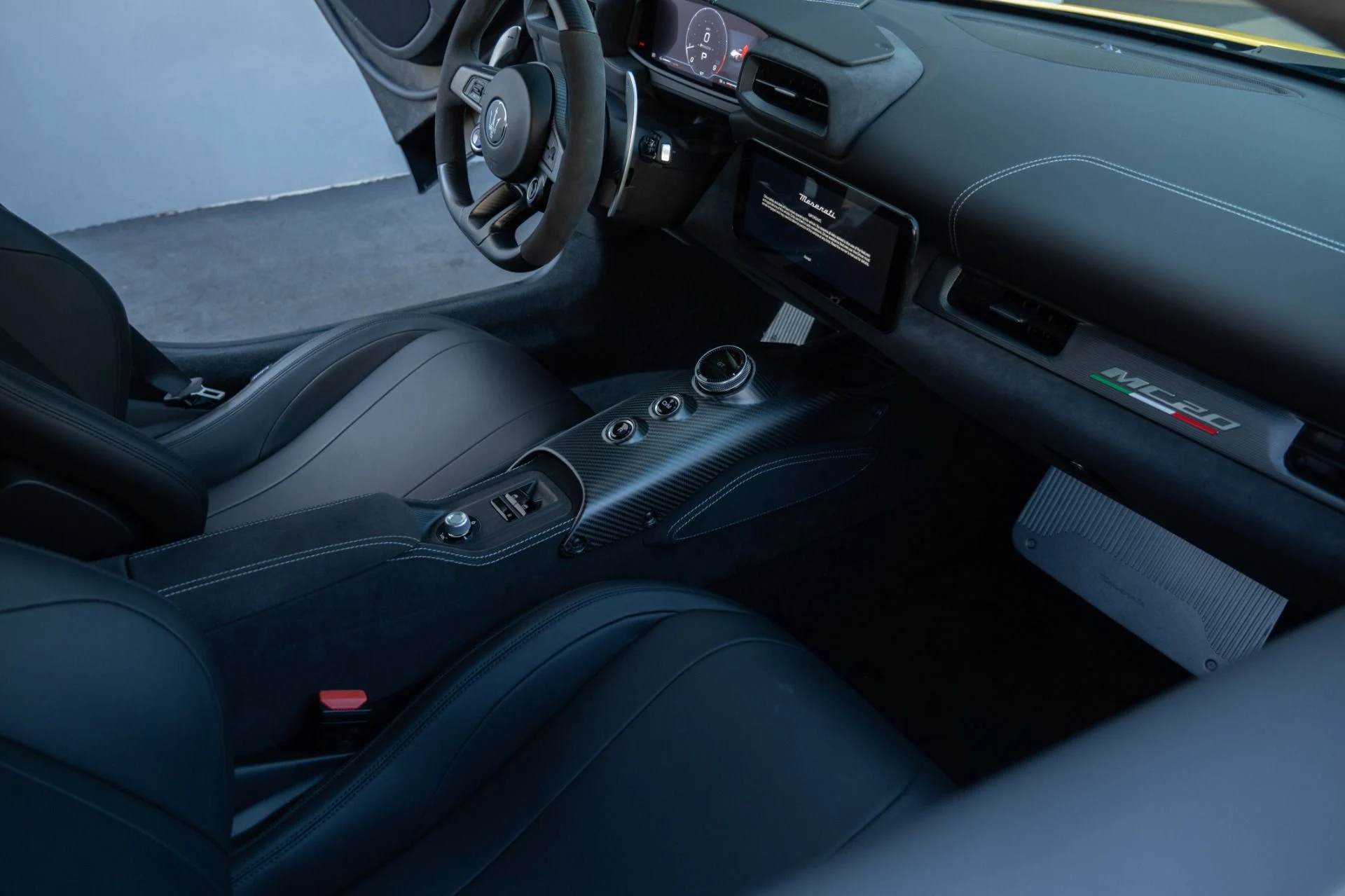 mph034_920111852_Used_2023_Maserati_MC_20_1756163664_277480f151