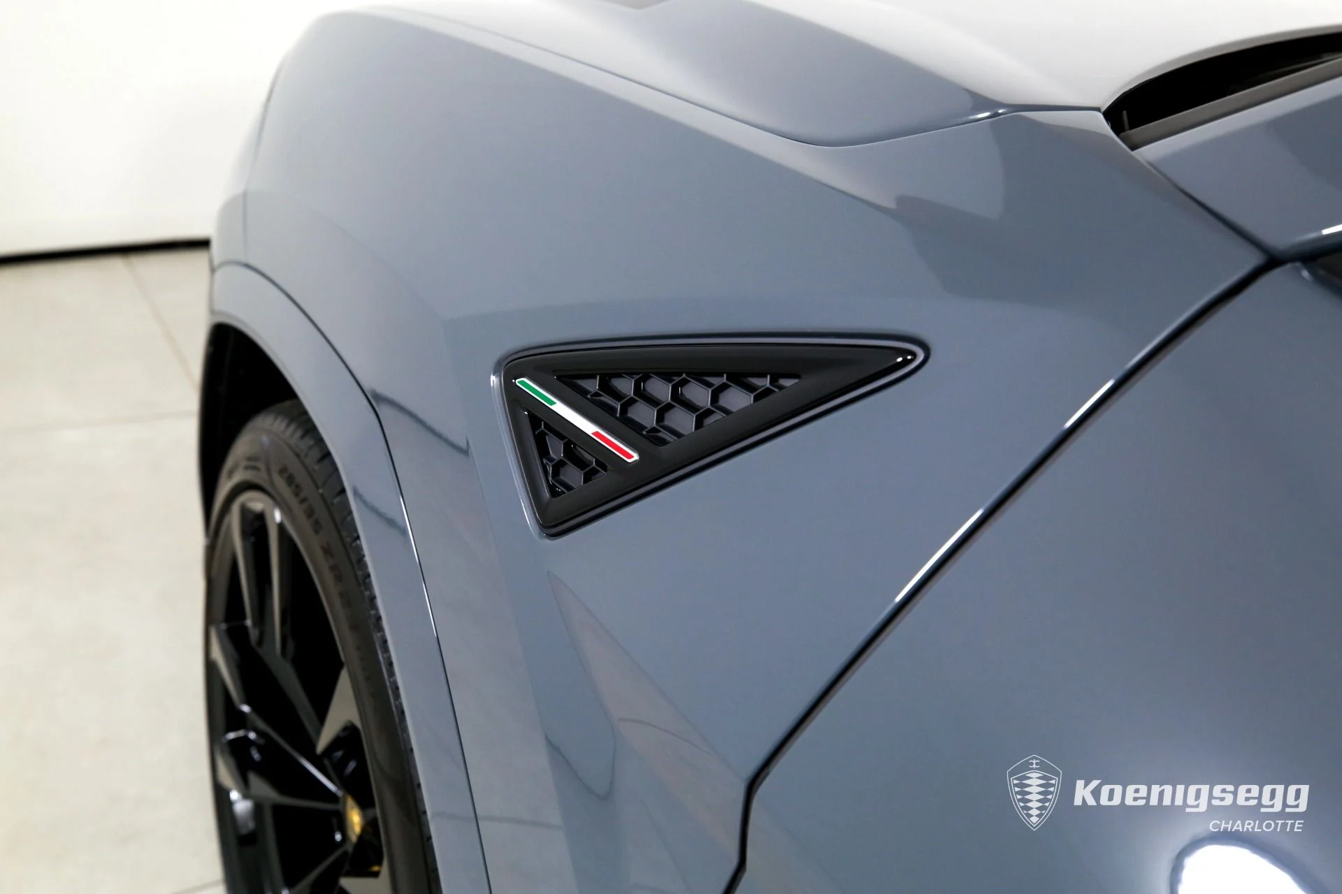 mph034_926710486_Used_2024_Lamborghini_Urus_S_1761085195_1cafeea28a