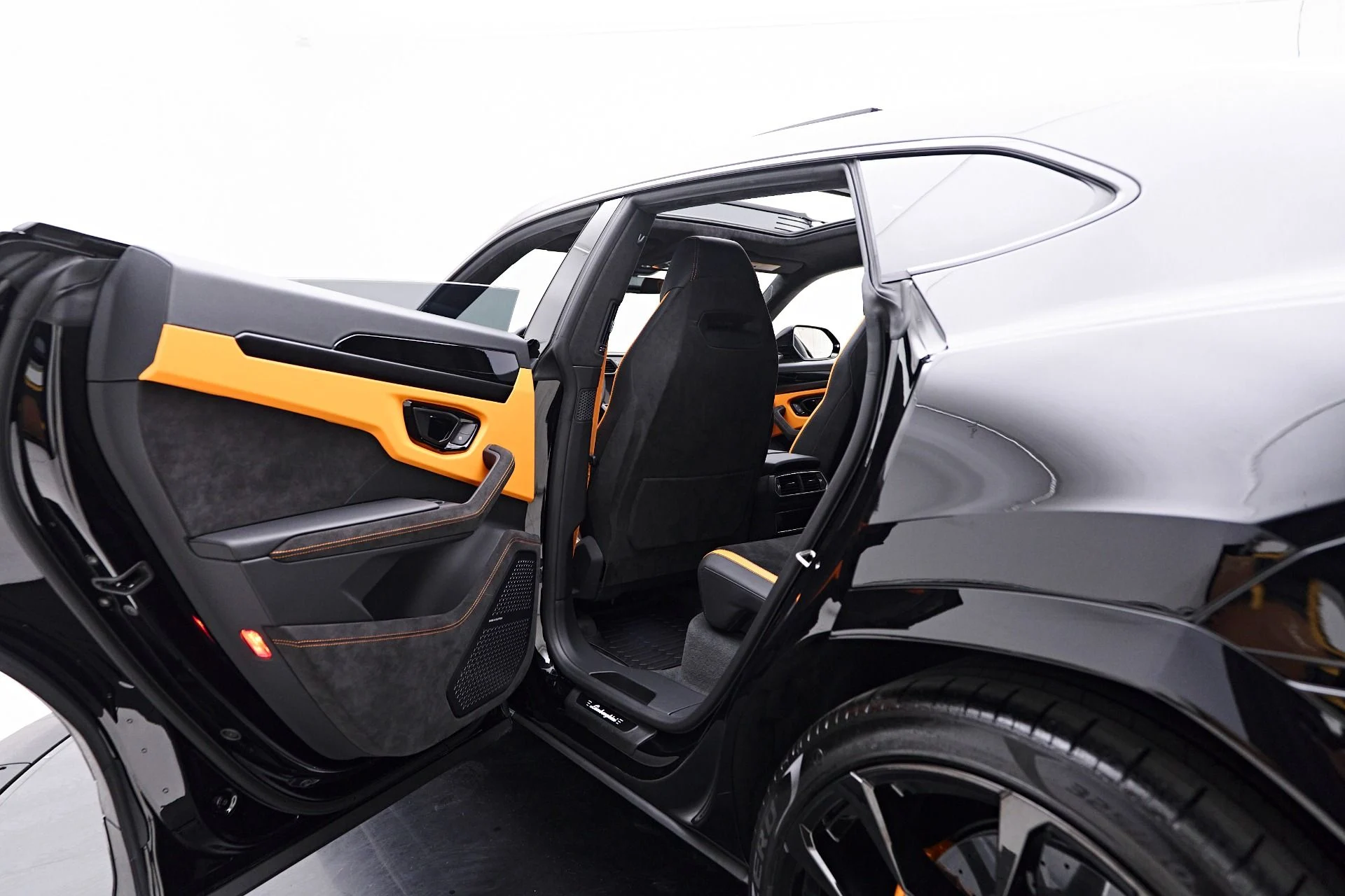 mph034_958074321_Used_2024_Lamborghini_Urus_S_1759191682_9876d0bee3