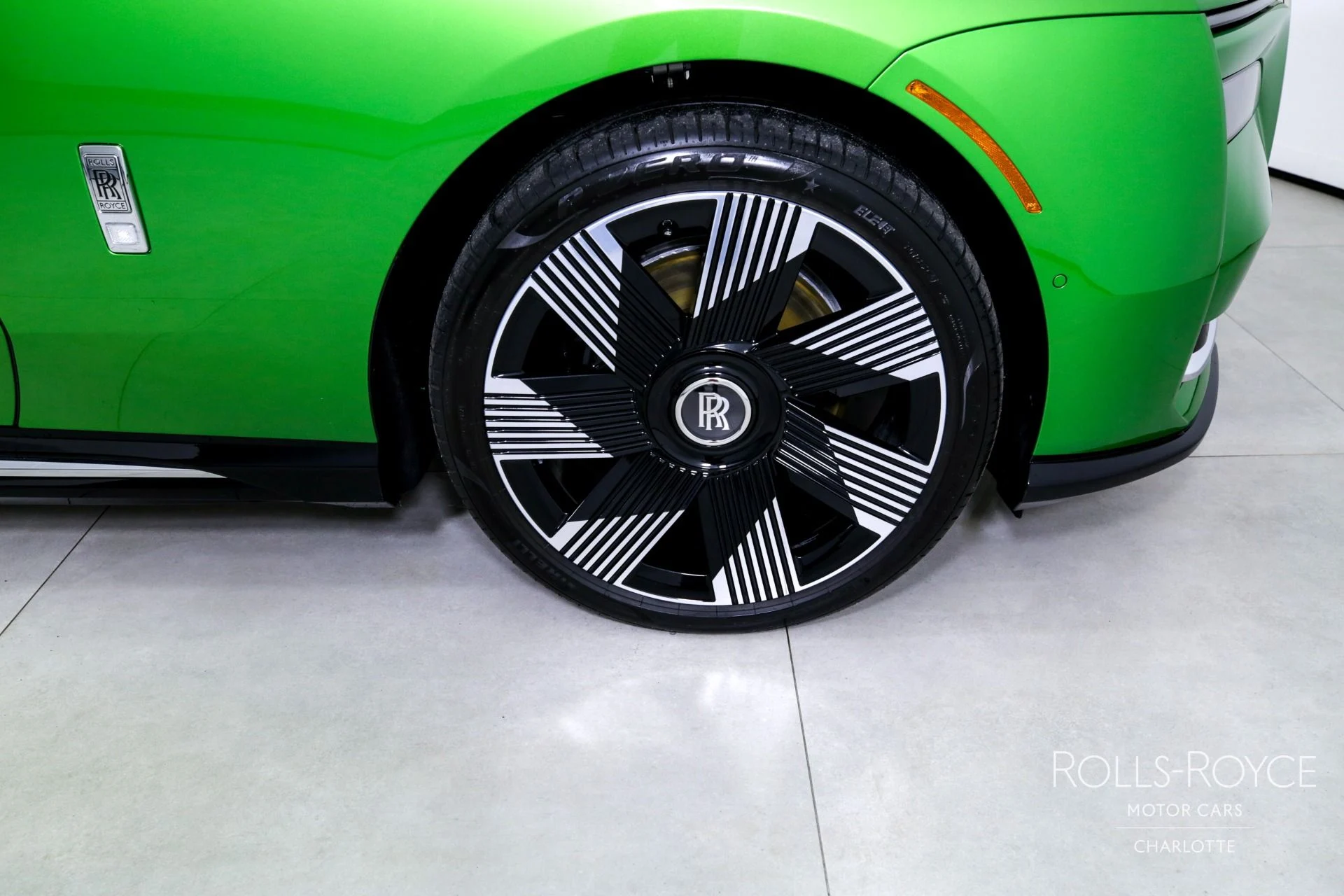 mph034_988877890_Used_2024_Rolls_Royce_Spectre_1738086409_5e1638390e