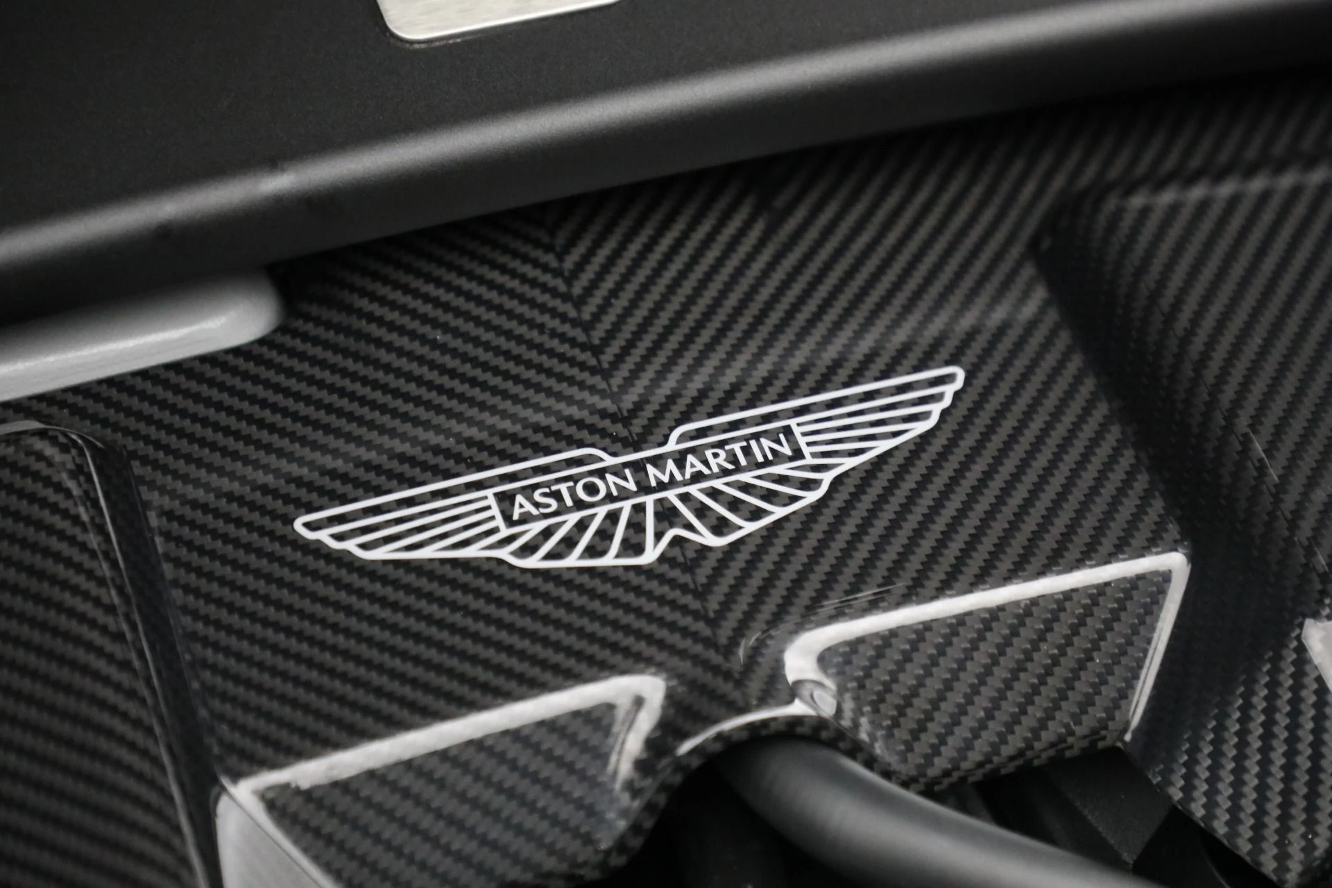 mph035_1002363309_New_2025_Aston_Martin_Vanquish_1738262610_5597ea9ae9