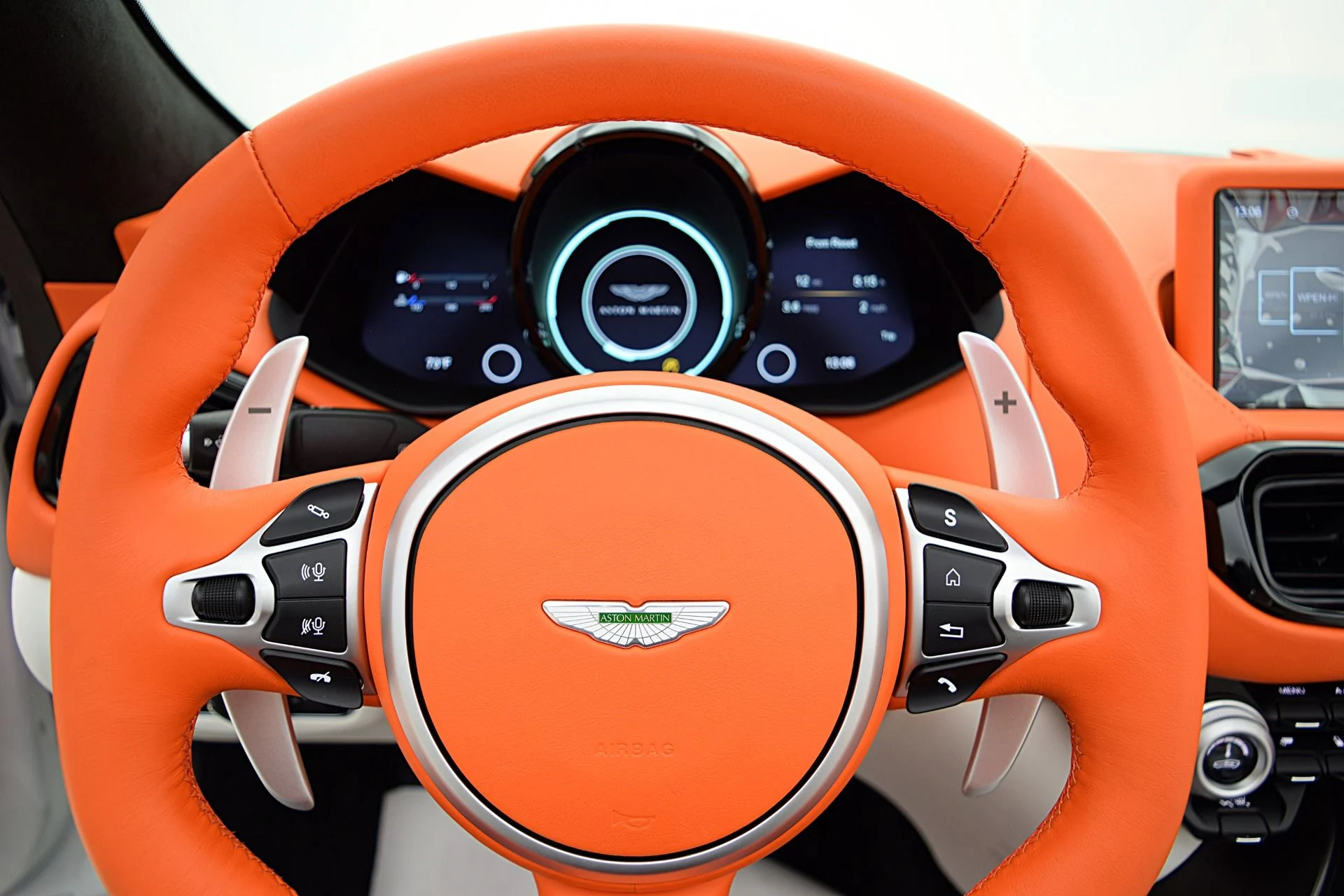 mph035_1004662460_Used_2023_Aston_Martin_Vantage_Roadster_da38277cc6