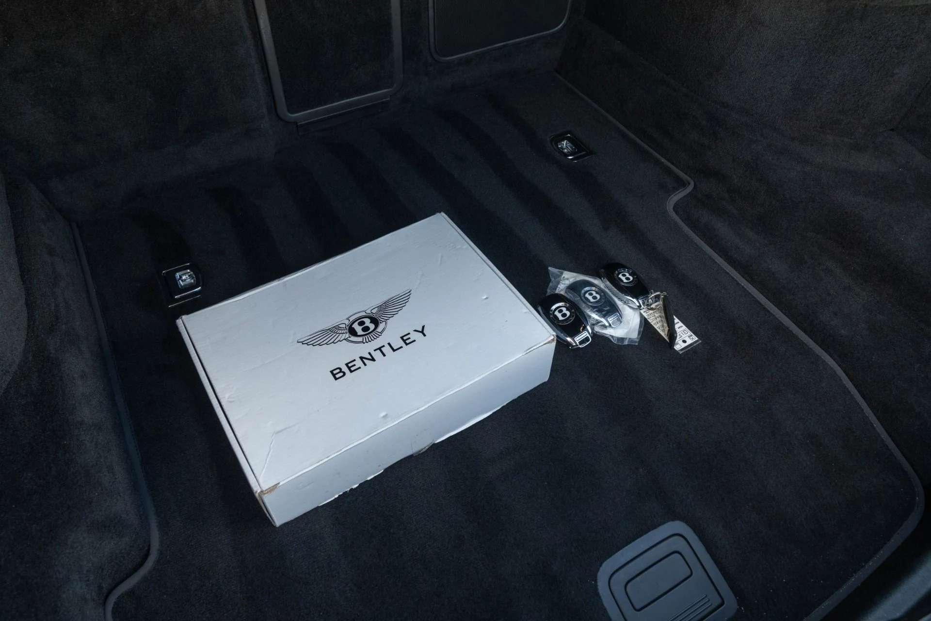 mph035_1007817466_Used_2020_Bentley_Continental_1_of_5_Pikes_Peak_Edition_GT_1761756018_62c57f6bdb