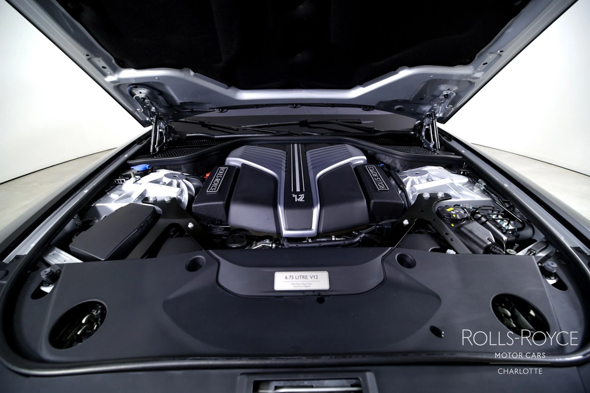 mph035_1008031280_Used_2022_Rolls_Royce_Black_Badge_Ghost_1713469379_62cea88eae