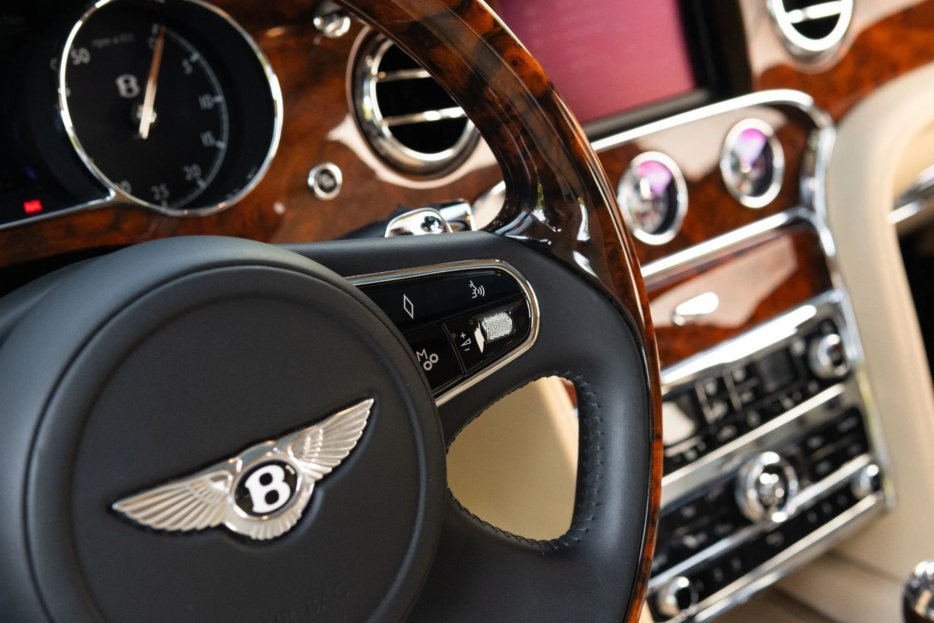 mph035_100827505_Used_2014_Bentley_Mulsanne_1774576298_54a7b490ac