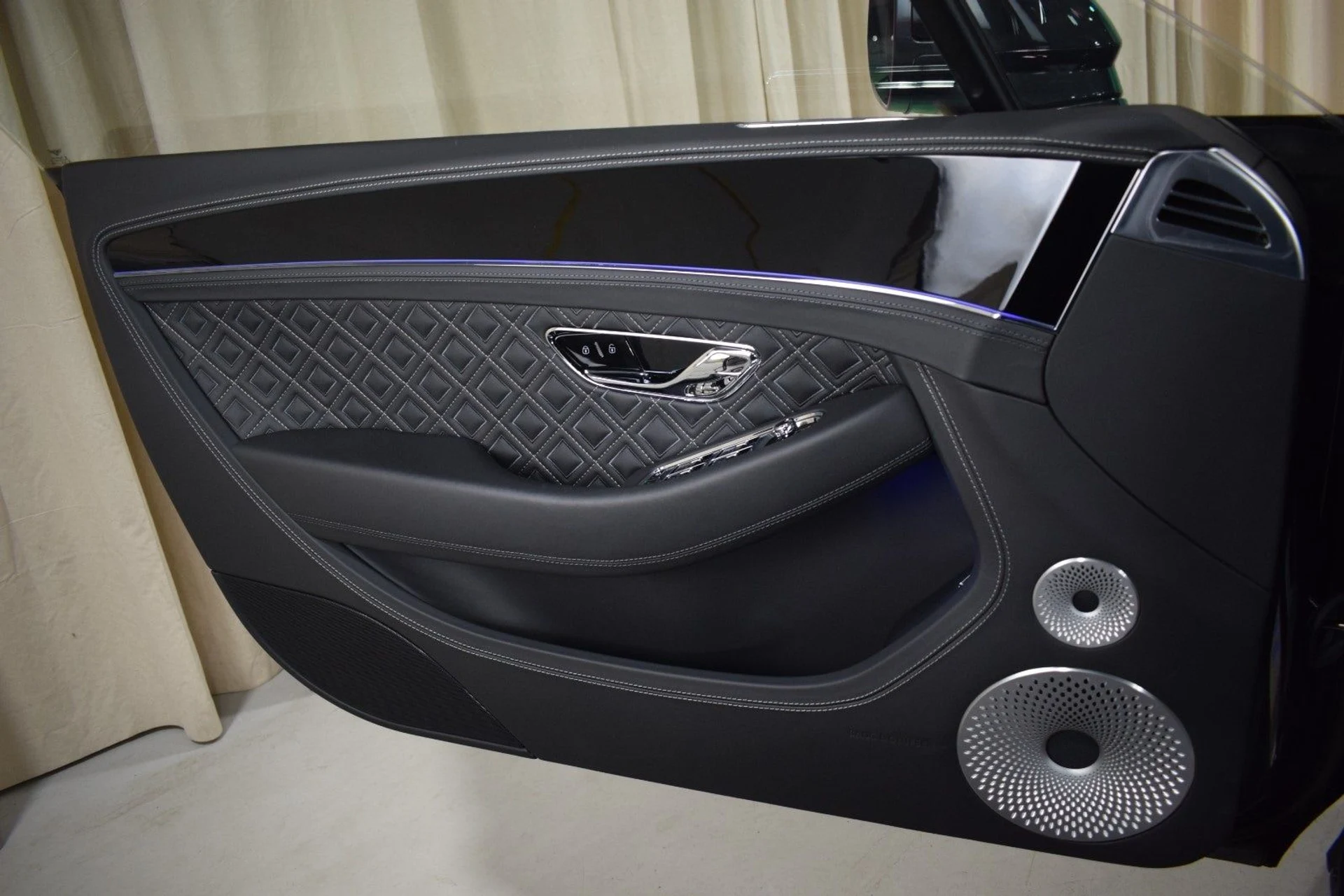 mph035_1019037241_5ec8d2e08dab9f1e55a3b4b037638909x_18979e903c