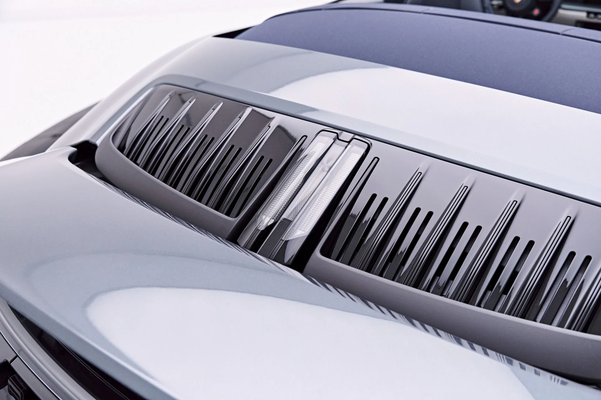 mph035_1020735435_Used_2025_Porsche_911_Carrera_1777504787_0806b62f41