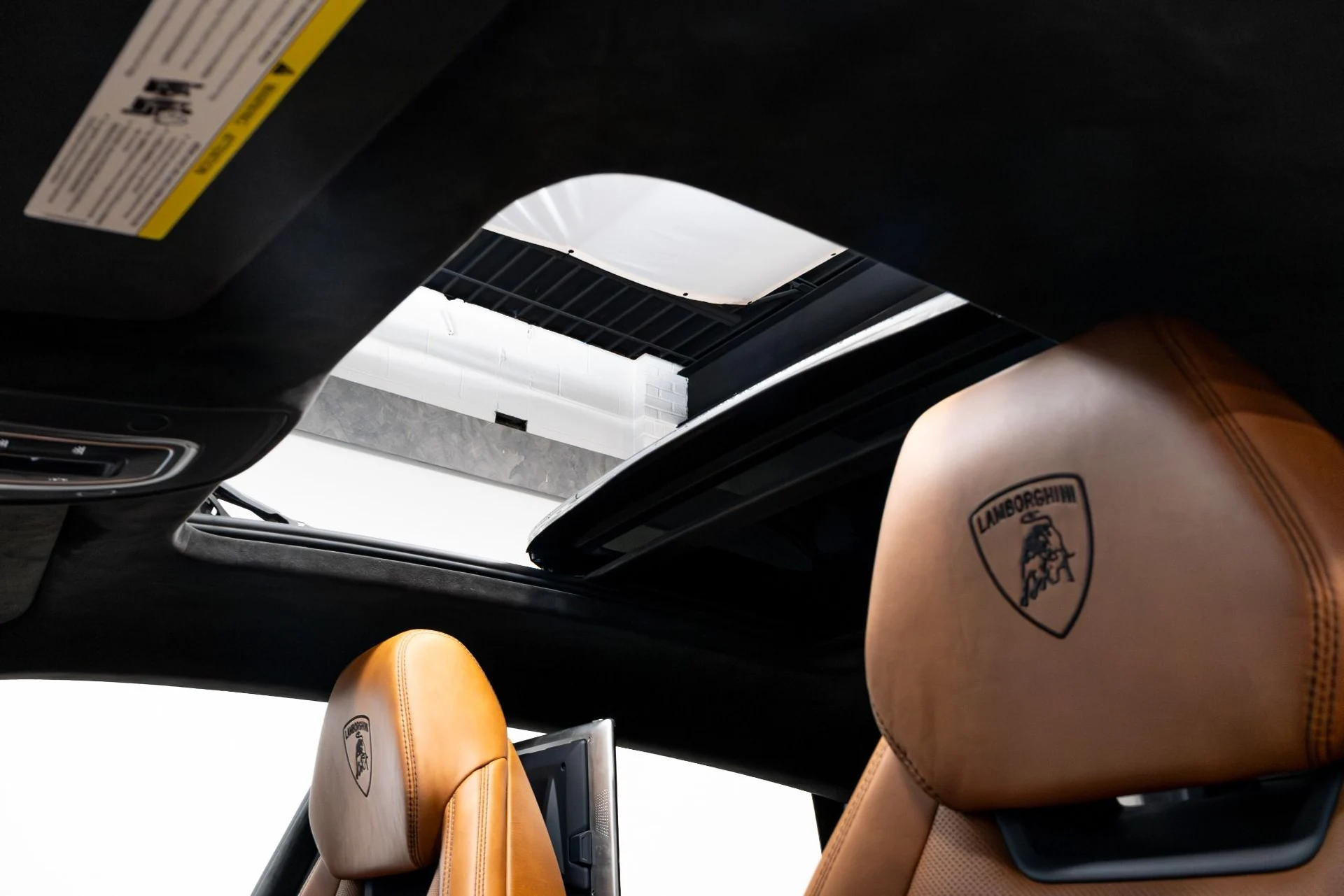 mph035_1022045864_Used_2019_Lamborghini_Urus_1772123275_5b249acfe8