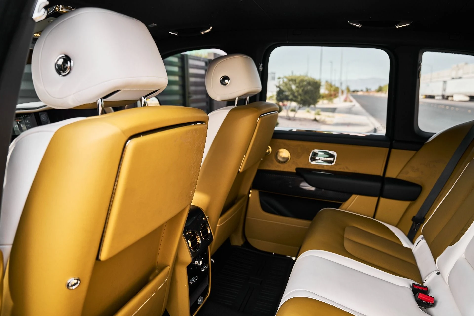 mph035_1037529980_Used_2026_Rolls_Royce_Cullinan_Black_Badge_1776556036_188709eb0f