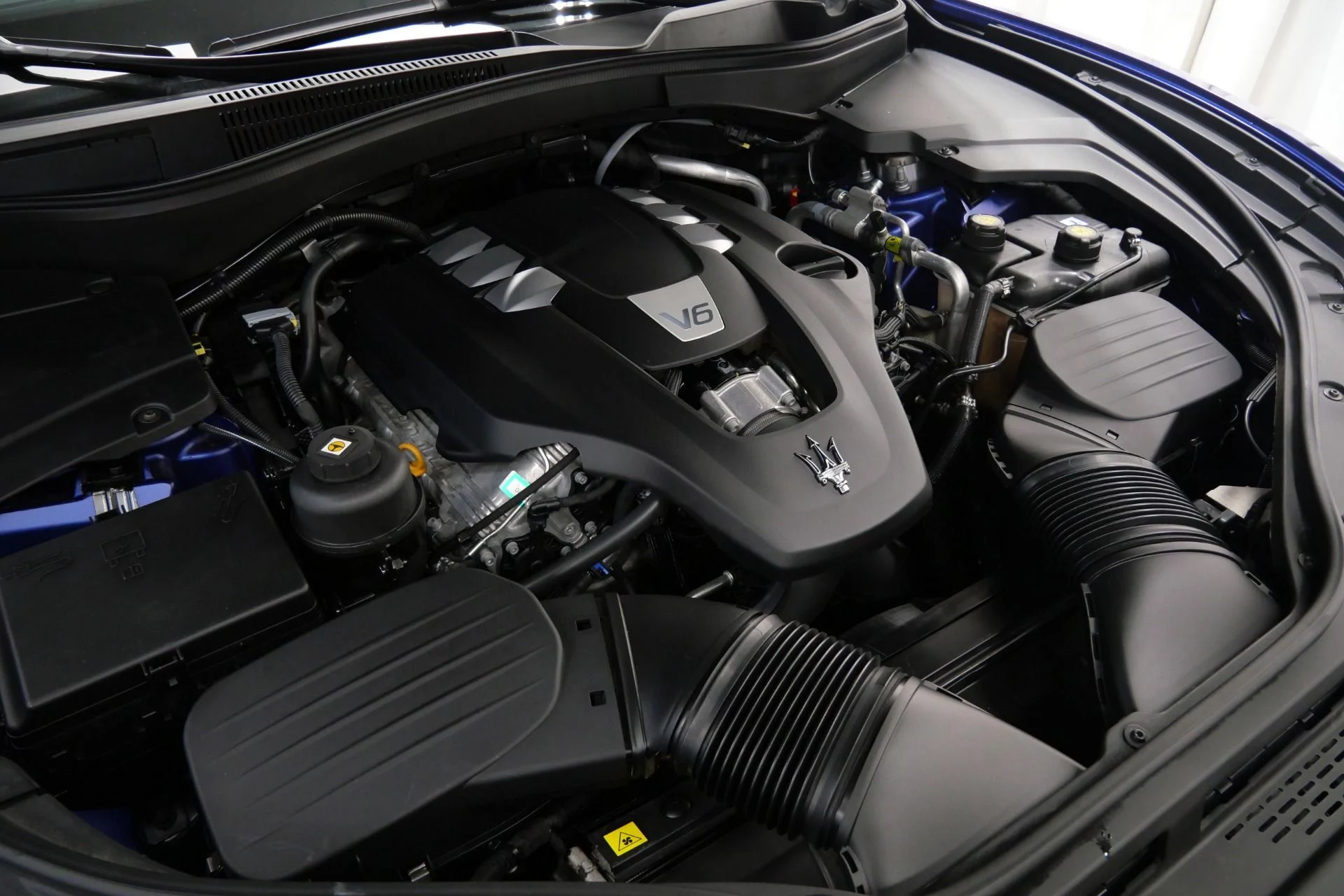 mph035_1039407192_Used_2017_Maserati_Levante_1761068079_48b1514b2c