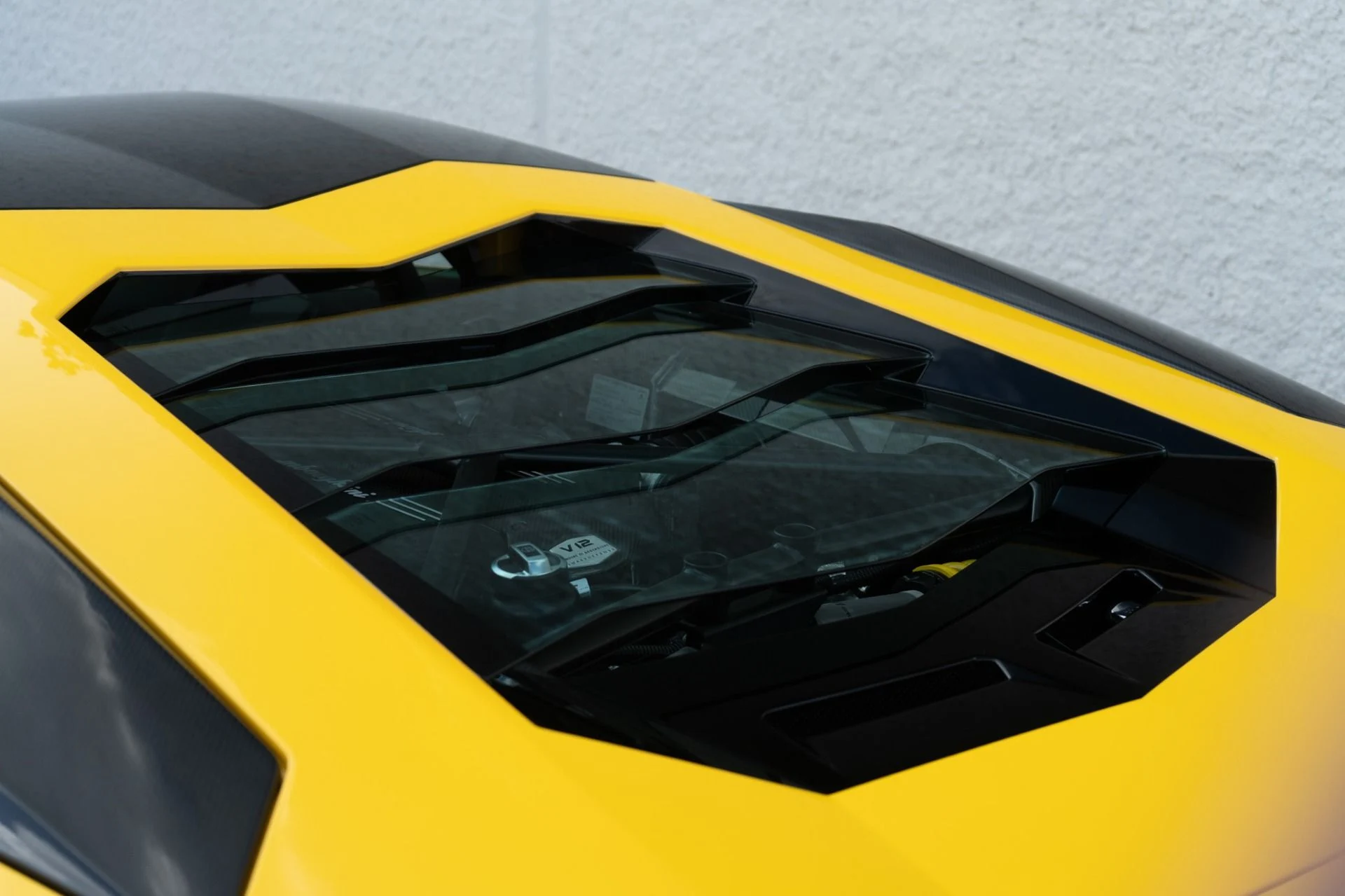 mph035_1043132379_Used_2018_Lamborghini_Aventador_S_LP_740_4_S_1761083362_6a3abd76f8