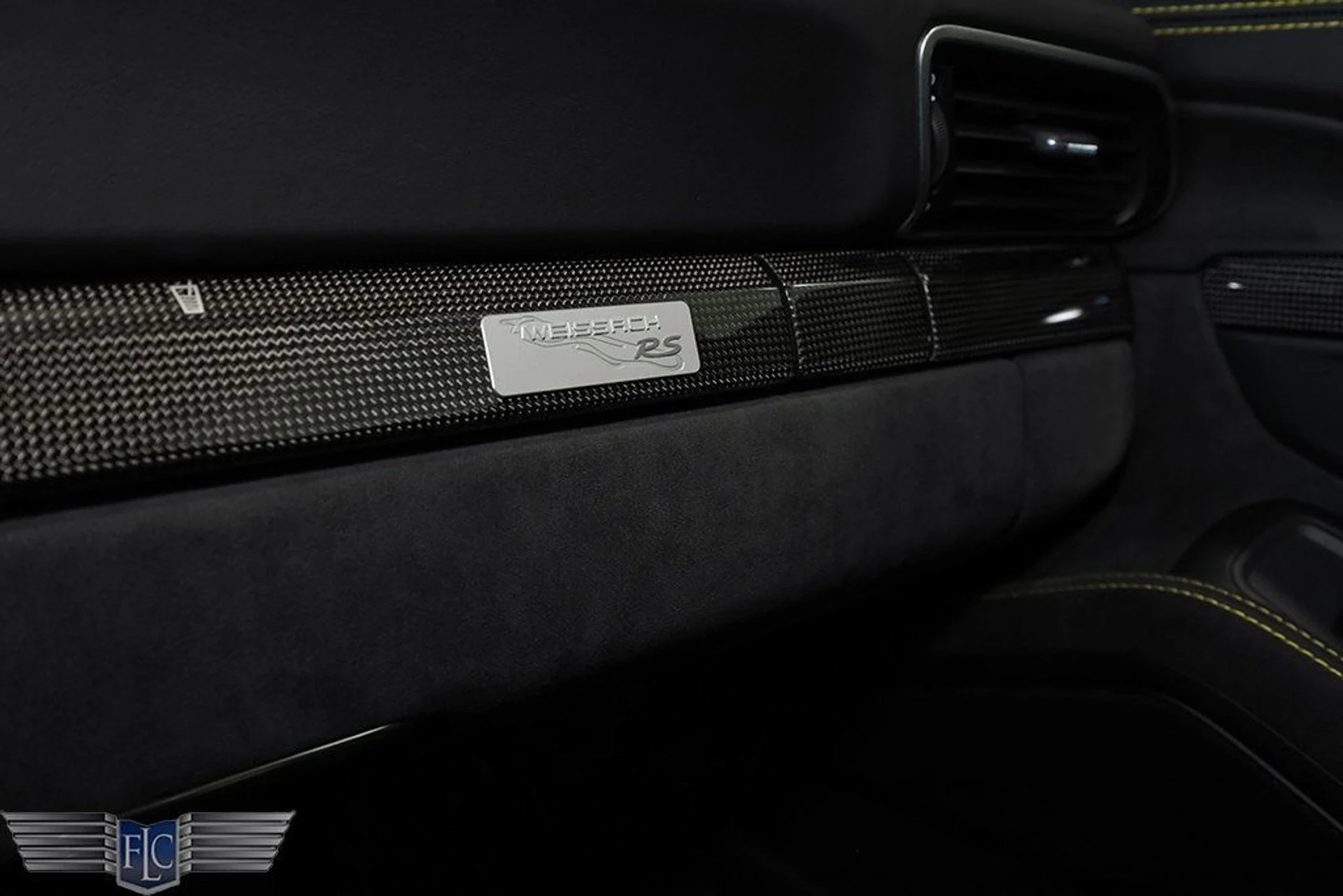 mph035_105437336_used_2018_porsche_911_gt2rsweissach_9689_22986338_36_1024_da53be3ff3