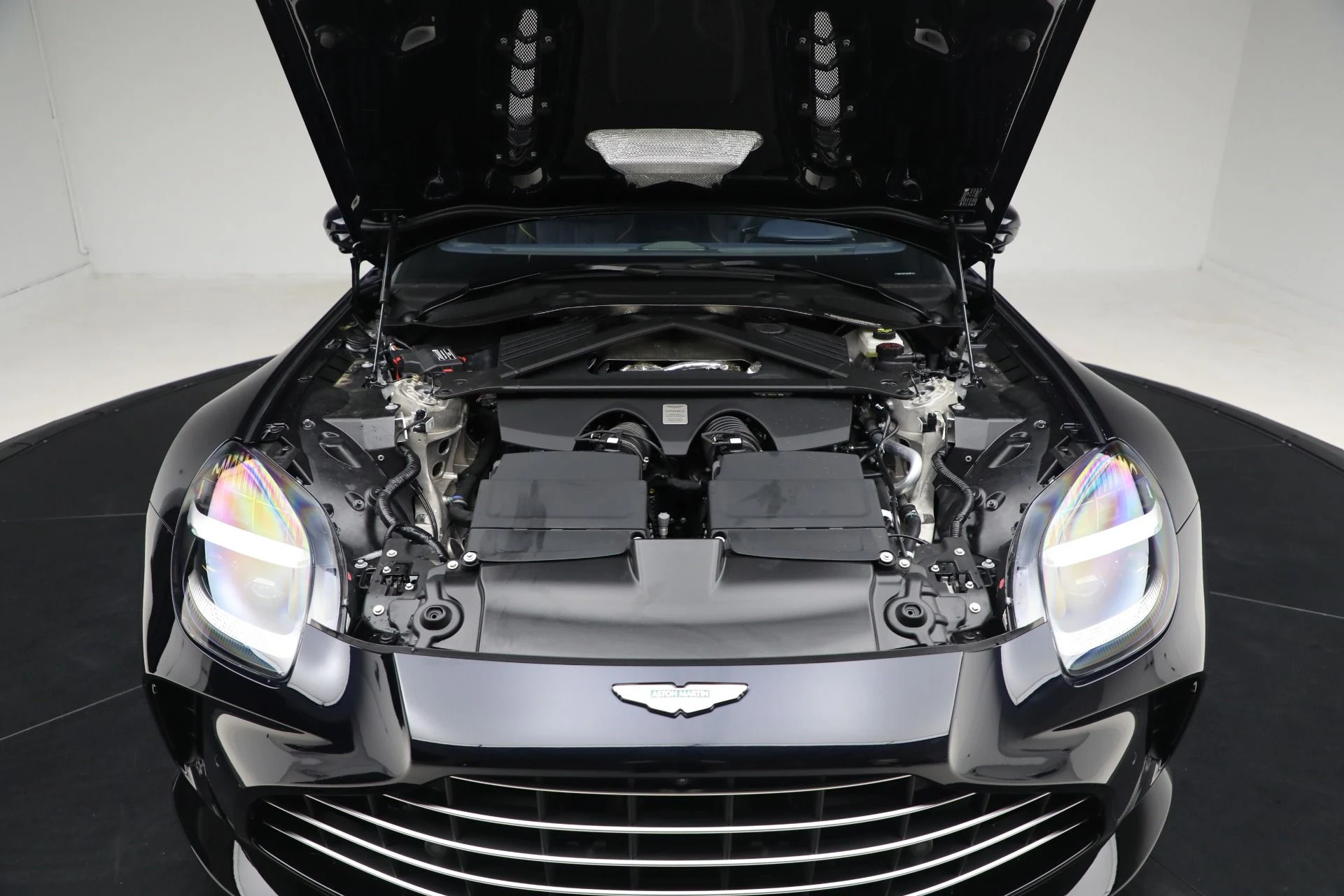 mph035_1060815022_New_2026_Aston_Martin_Vantage_592f60a336
