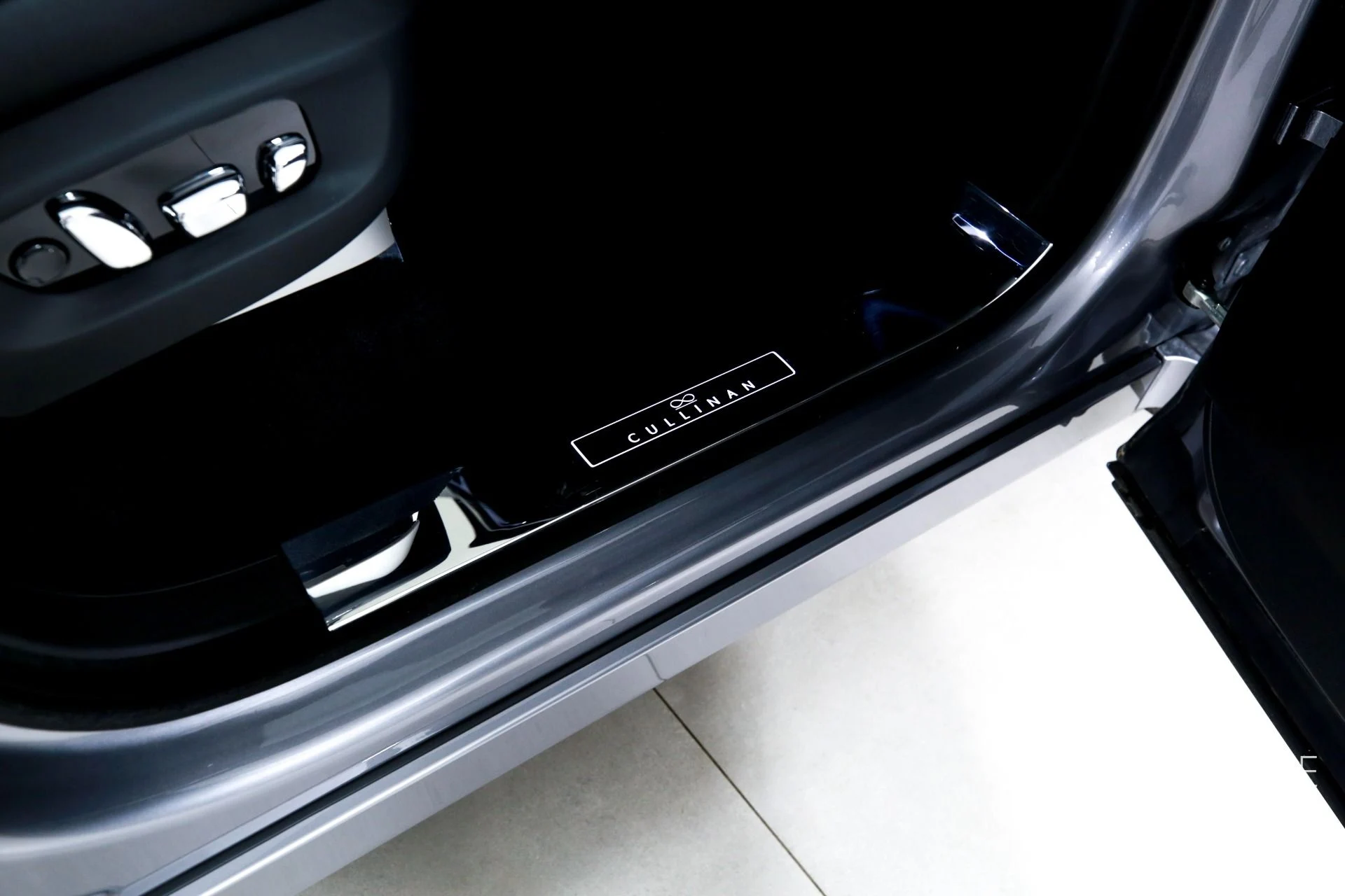 mph035_1061604628_Used_2026_Rolls_Royce_Black_Badge_Cullinan_1771362951_27653b7a5e