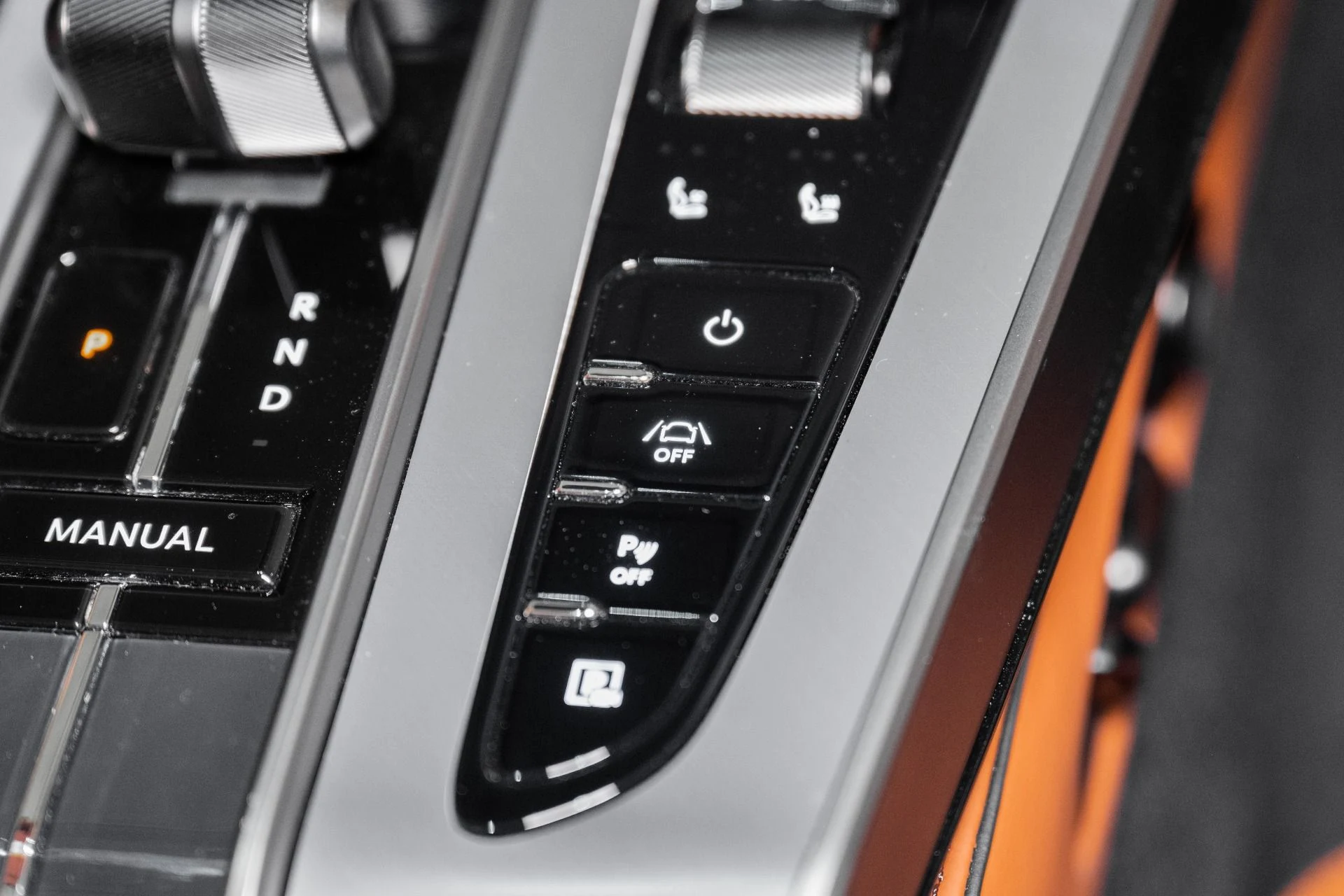 mph035_1070744404_Used_2025_Aston_Martin_Vanquish_1751745876_7bb6f089cb