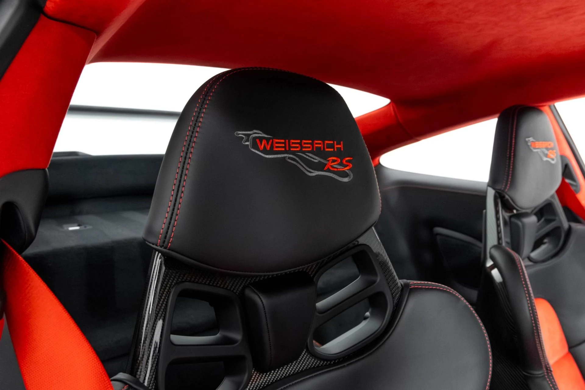 mph035_1074933772_Used_2018_Porsche_911_GT_2_RS_1763508422_a441139ca4