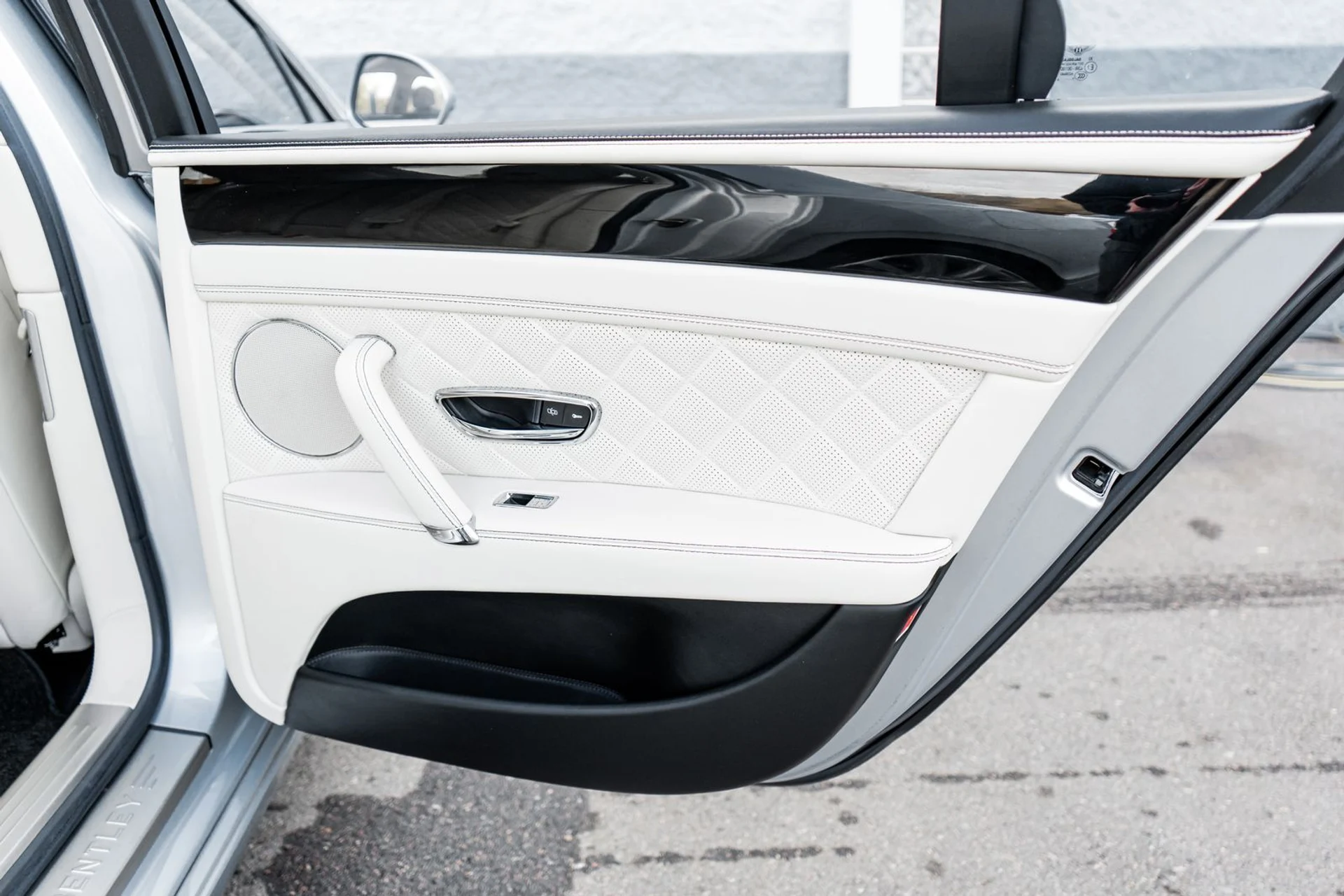 mph035_1095488847_9e591fe5_9a4c_4dc5_9e50_35176a21c8a2_d9ef249d4e