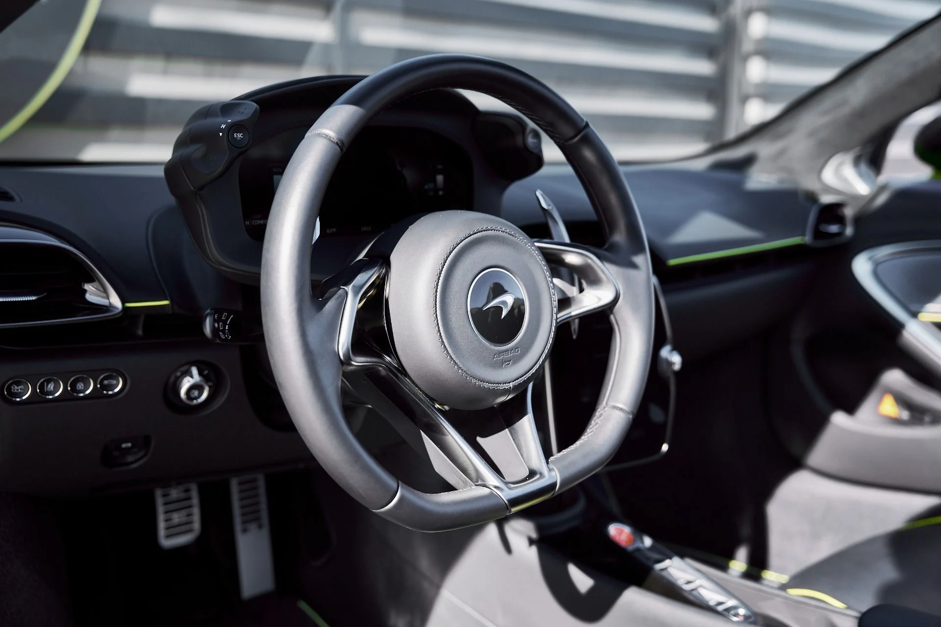 mph035_1115496470_Used_2025_Mc_Laren_Artura_Tech_Lux_1769825888_5de7ea6f0c