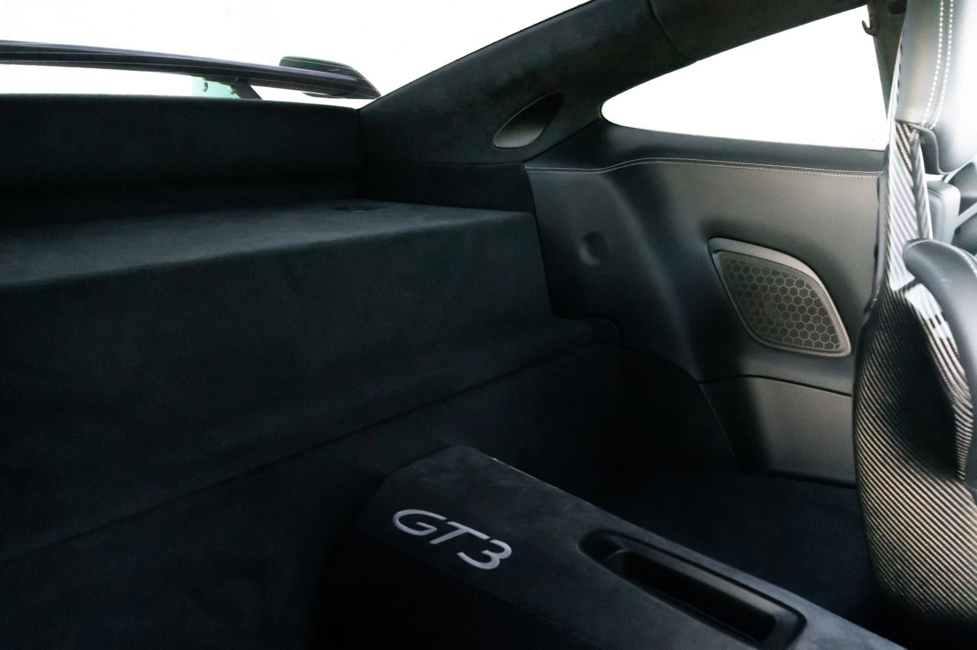 mph035_1130145514_Used_2018_Porsche_911_GT_3_1755272674_50b95b2d12
