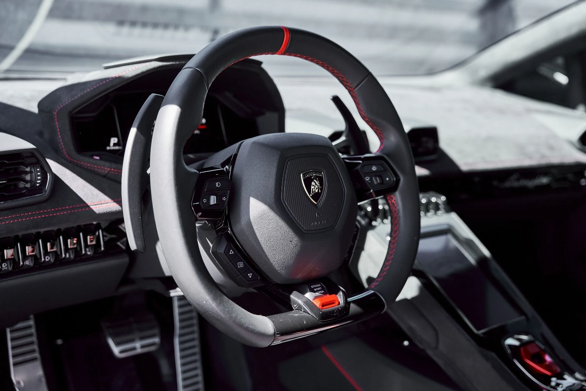 mph035_1143978840_Used_2023_Lamborghini_Huracan_Tecnica_Base_1777013719_daf0b3e70a