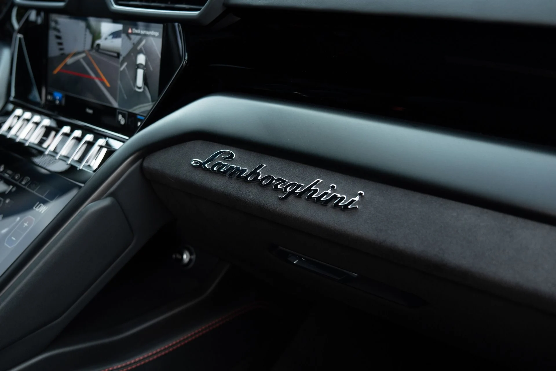 mph035_1153425101_Used_2024_Lamborghini_Urus_S_1757442285_54605210a7