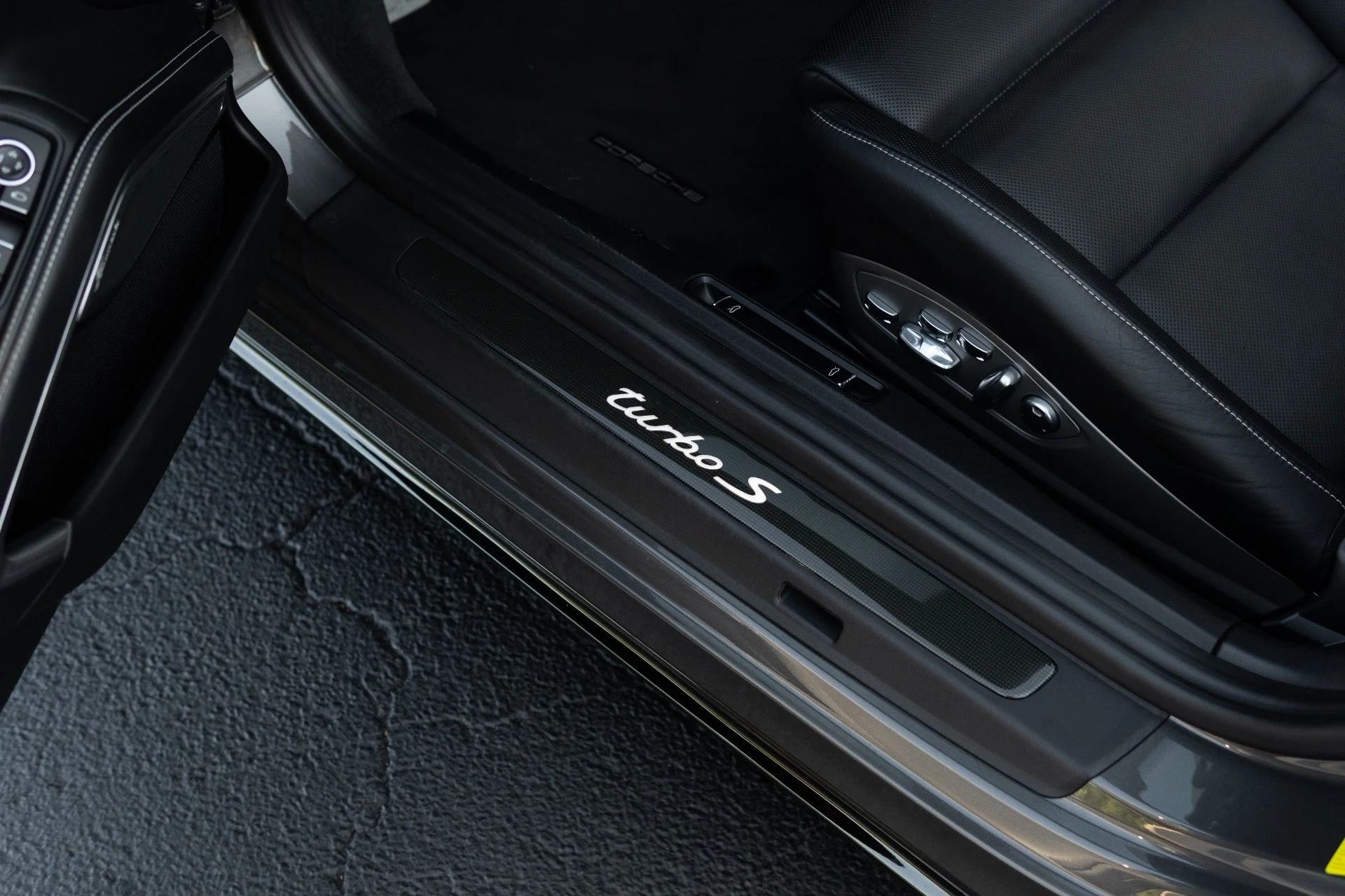 mph035_1155137744_Used_2019_Porsche_911_Turbo_S_1766778415_969fa1f81c