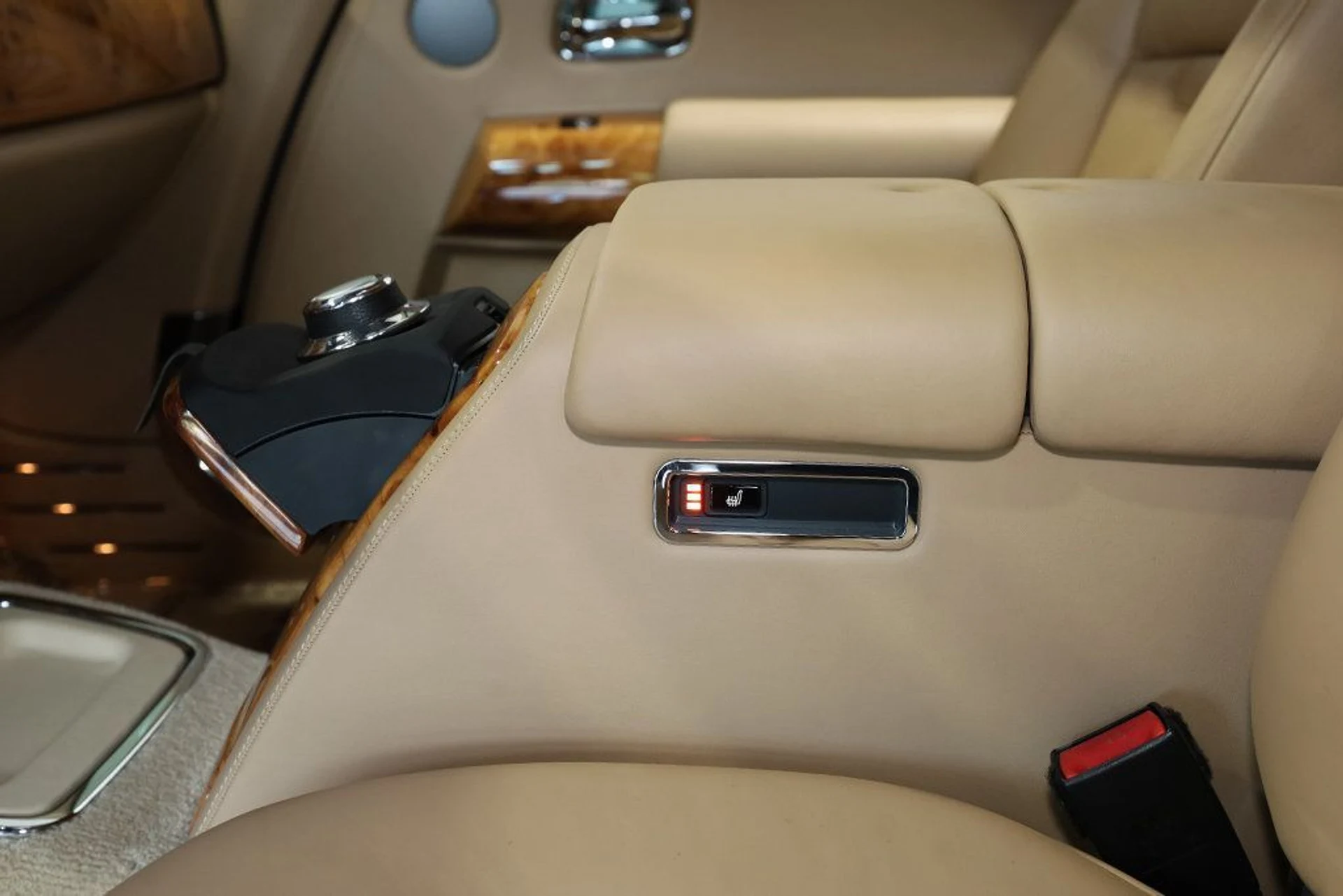 mph035_1155643294_used_2010_rolls_royce_phantom_coupe_2drcoupe_9689_23022670_36_1024_5546cf55c4