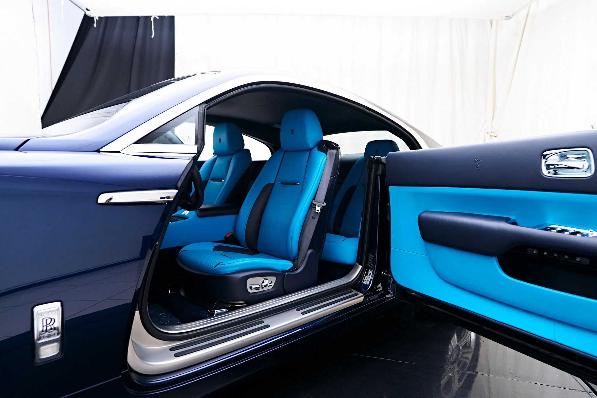 mph035_1160332718_Used_2018_Rolls_Royce_Wraith_Base_1756345702_8c712202db