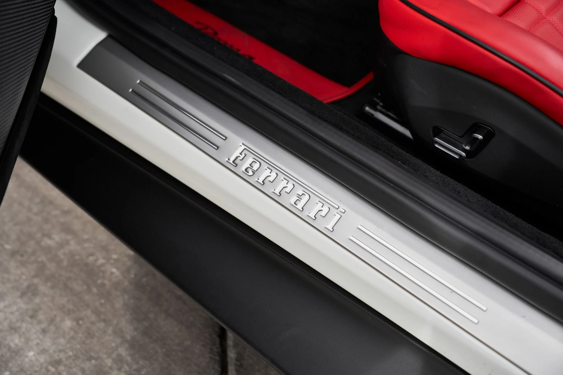mph035_1172869624_Used_2024_Ferrari_Roma_Base_1763170084_e3754a73a3