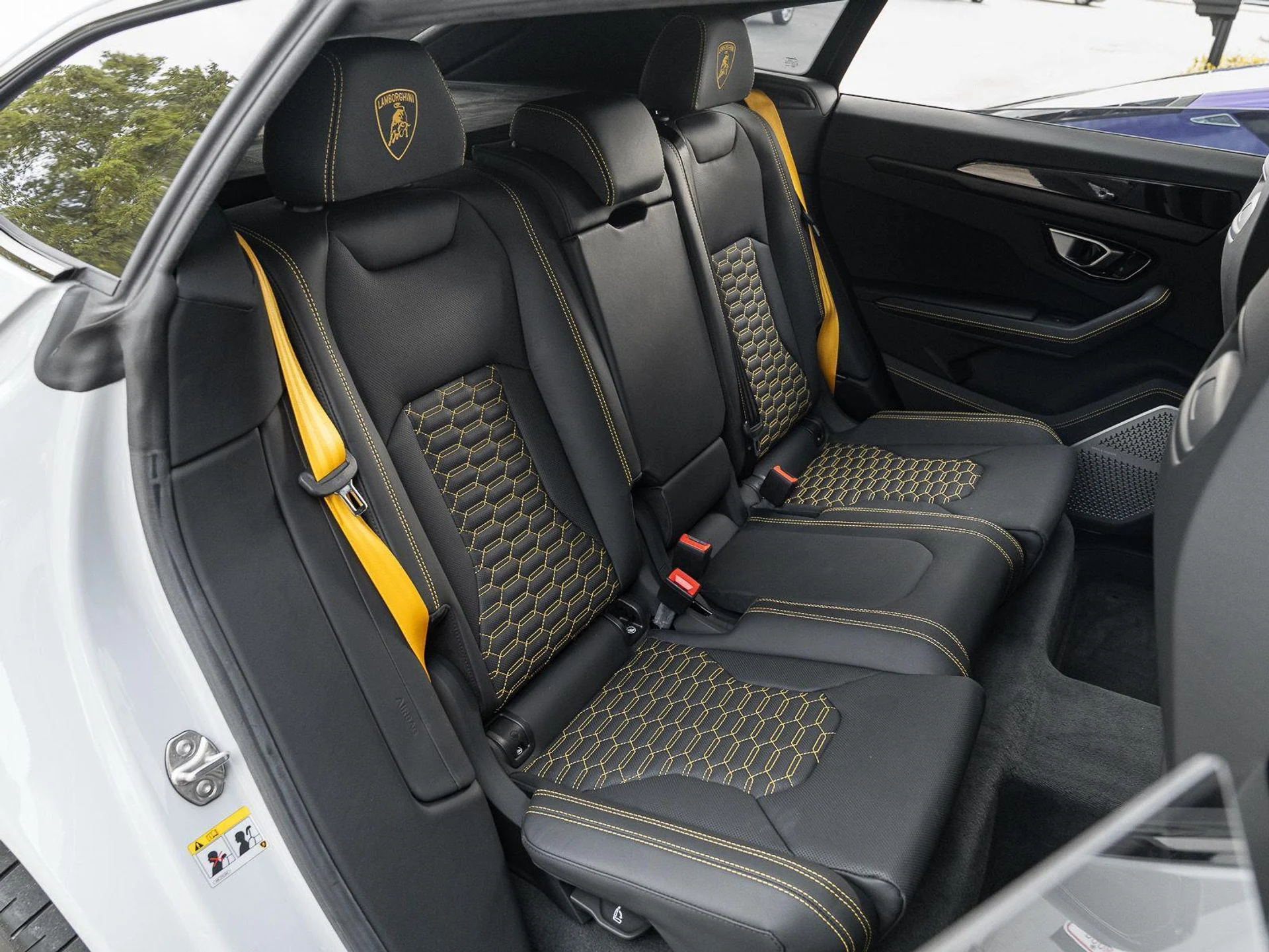 mph035_1174613626_Used_2022_Lamborghini_Urus_AWD_1777086183_03d52e7024