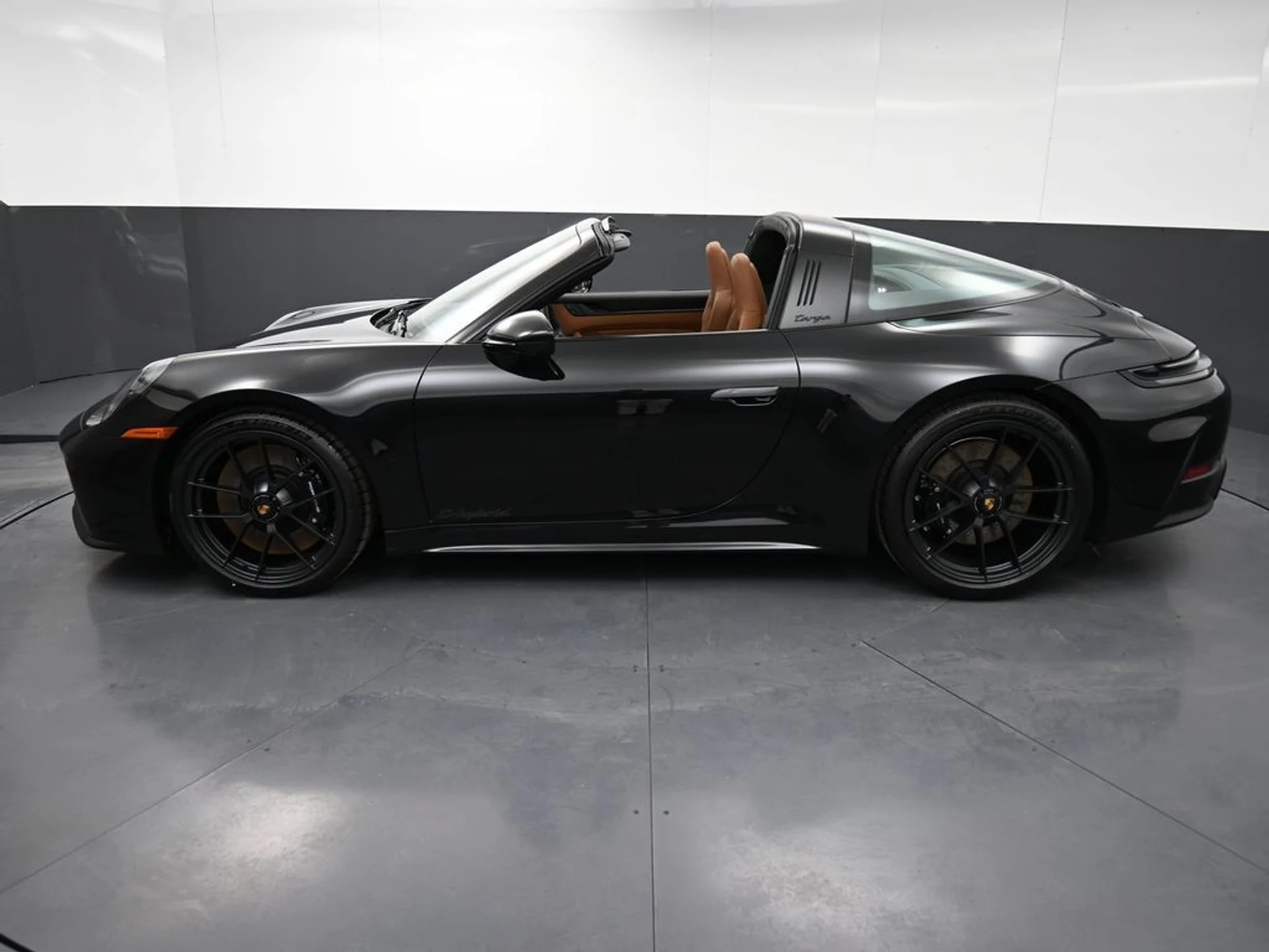 mph035_118365618_b3a86abd_e516_44a4_9826_b477dd9d2ed5_0825bd6e8c