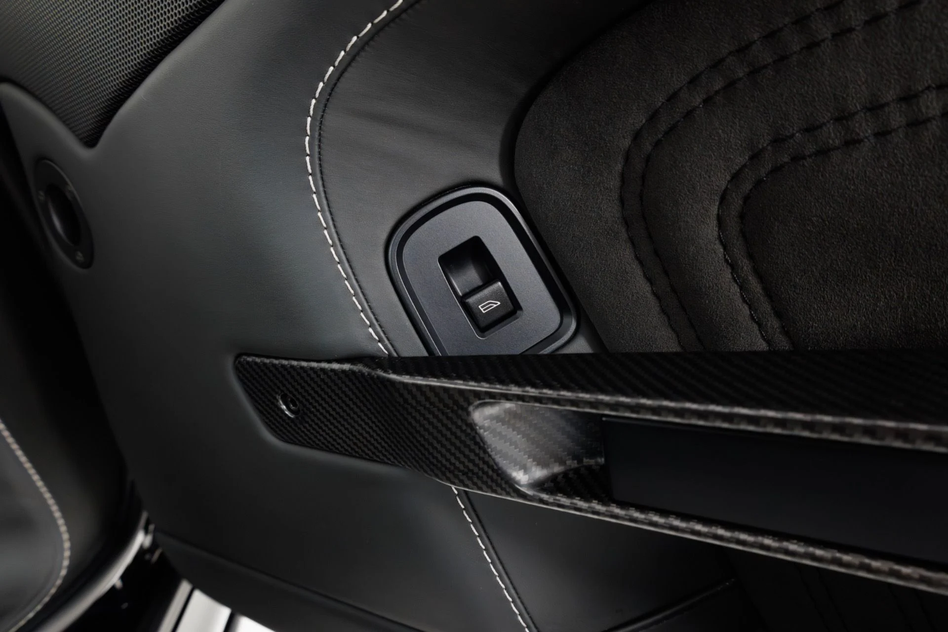 mph035_1185429977_Used_2009_Aston_Martin_DBS_1778627769_9139d3bed2