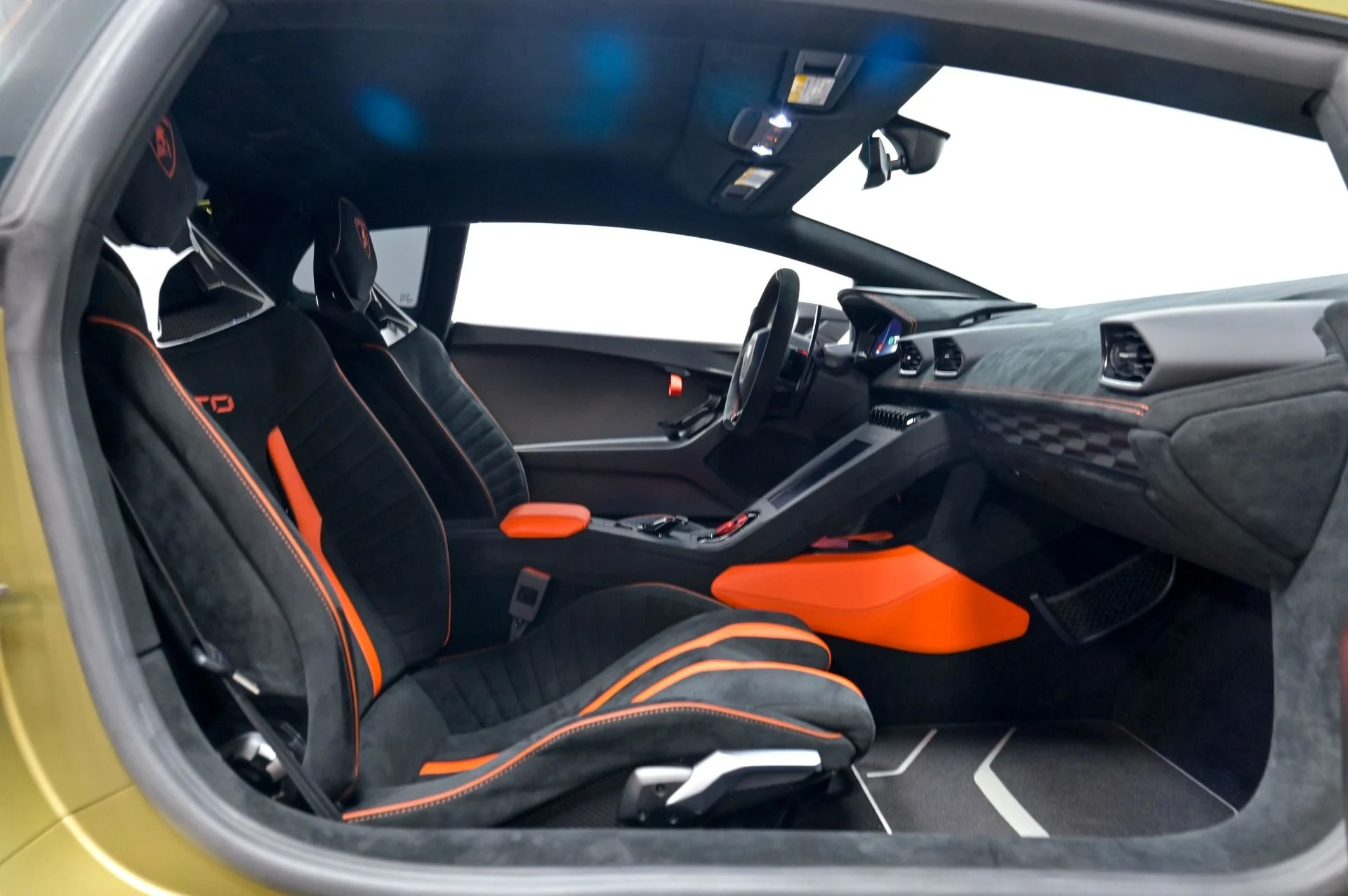 mph035_1189877344_Used_2023_Lamborghini_Huracan_STO_1782768591_2bfcd1c60e