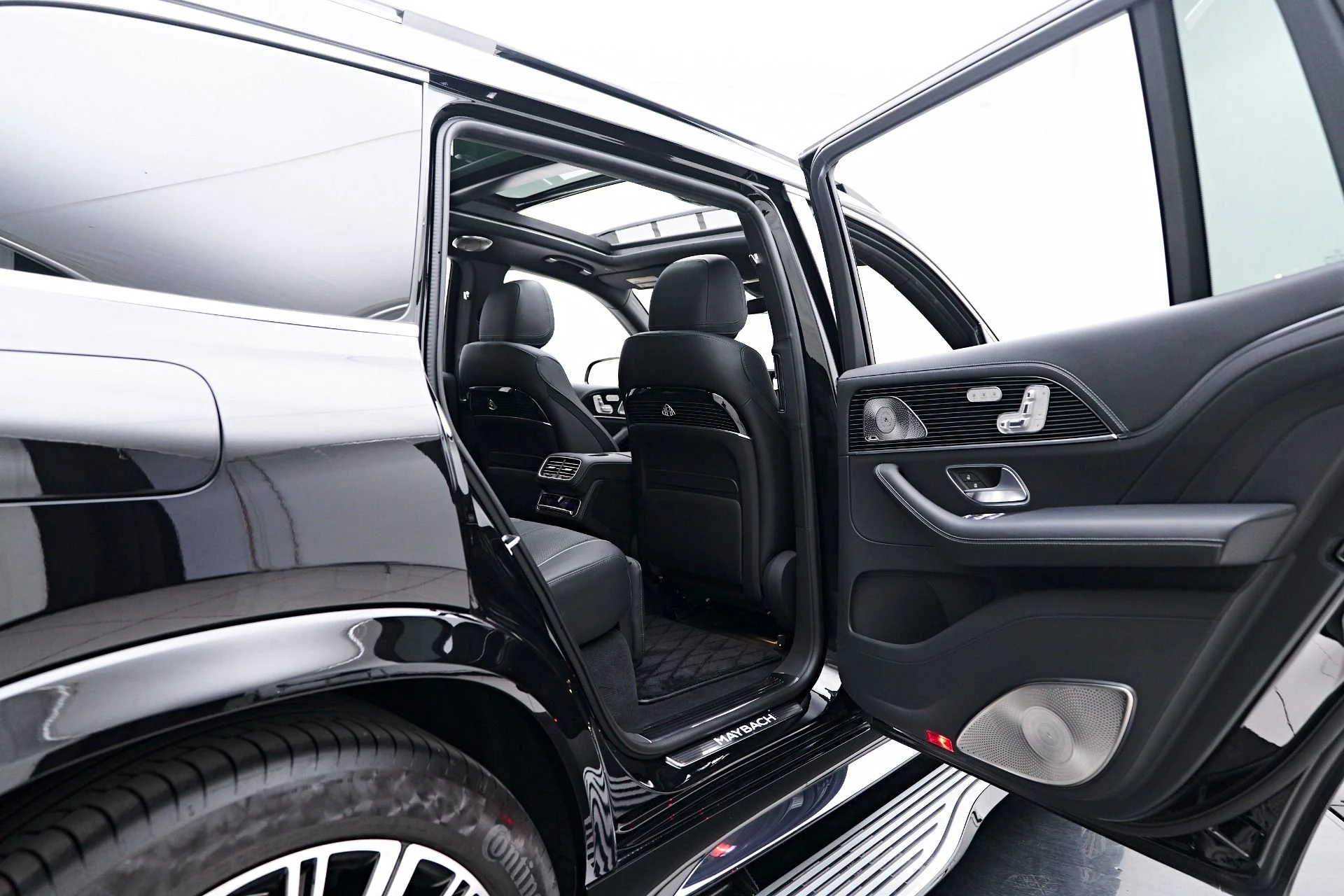 mph035_119869761_Used_2023_Mercedes_Benz_GLS_Maybach_GLS_600_1762799282_520c2338b8