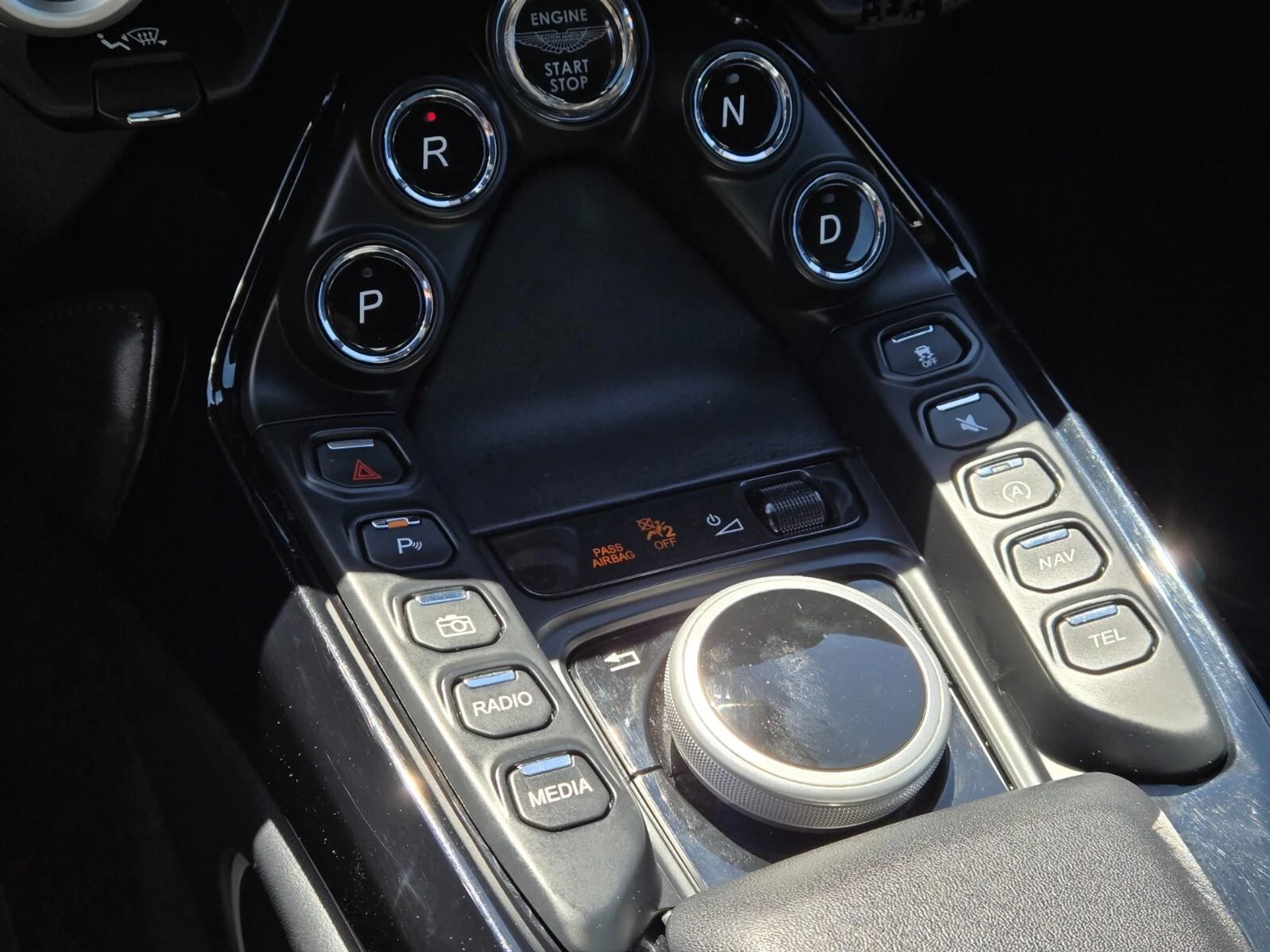 mph035_1216568892_Used_2022_Aston_Martin_Vantage_1757574567_779449e777