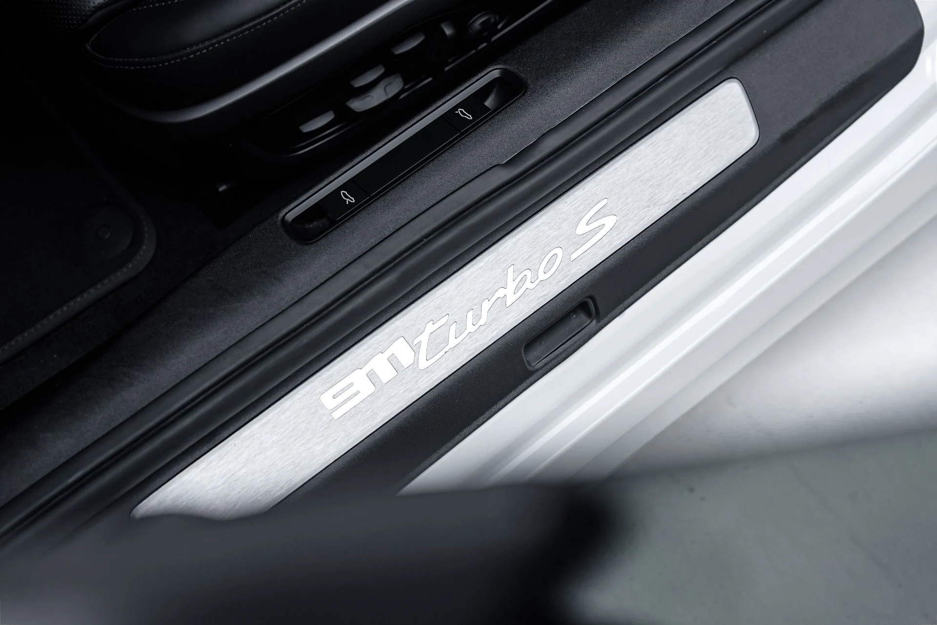 mph035_1241749937_Used_2023_Porsche_911_Turbo_S_1791240068_2aca535c7b