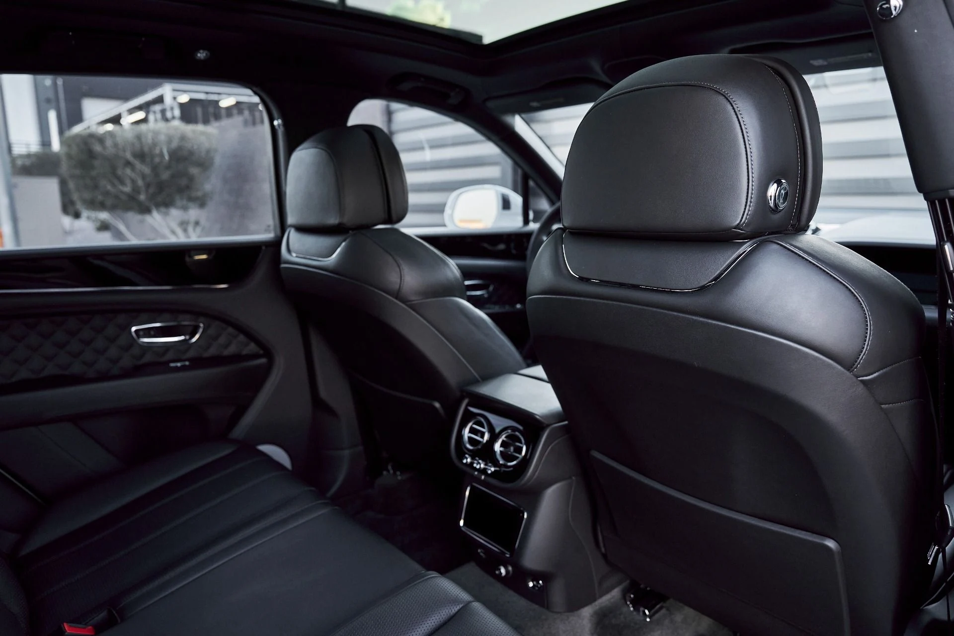 mph035_1254329770_Used_2022_Bentley_Bentayga_V8_1768246143_39d323fa4f