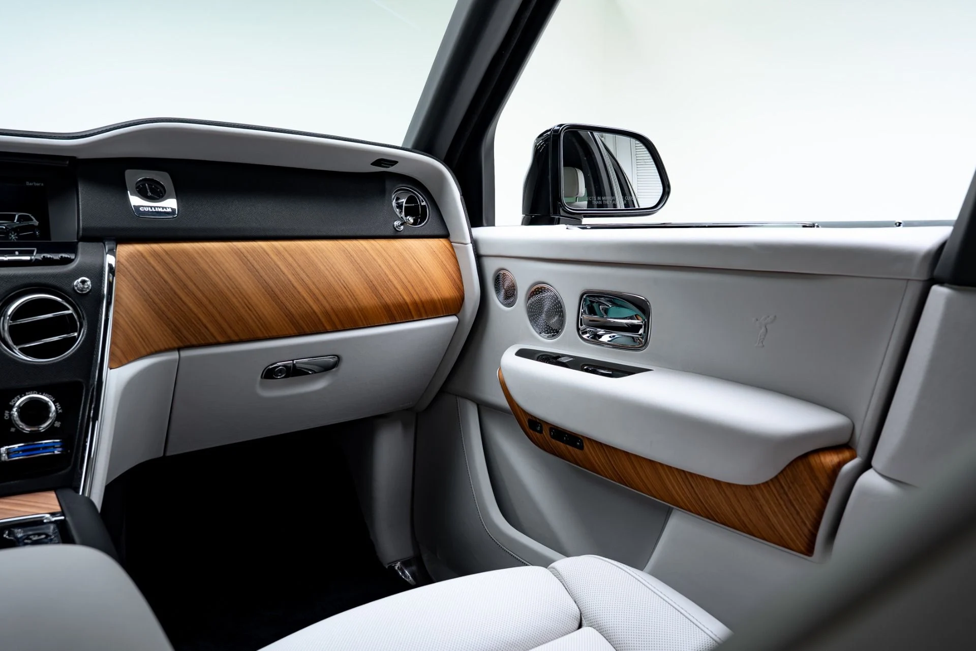 mph035_1257300592_Used_2023_Rolls_Royce_Cullinan_1777310585_b2b3695352