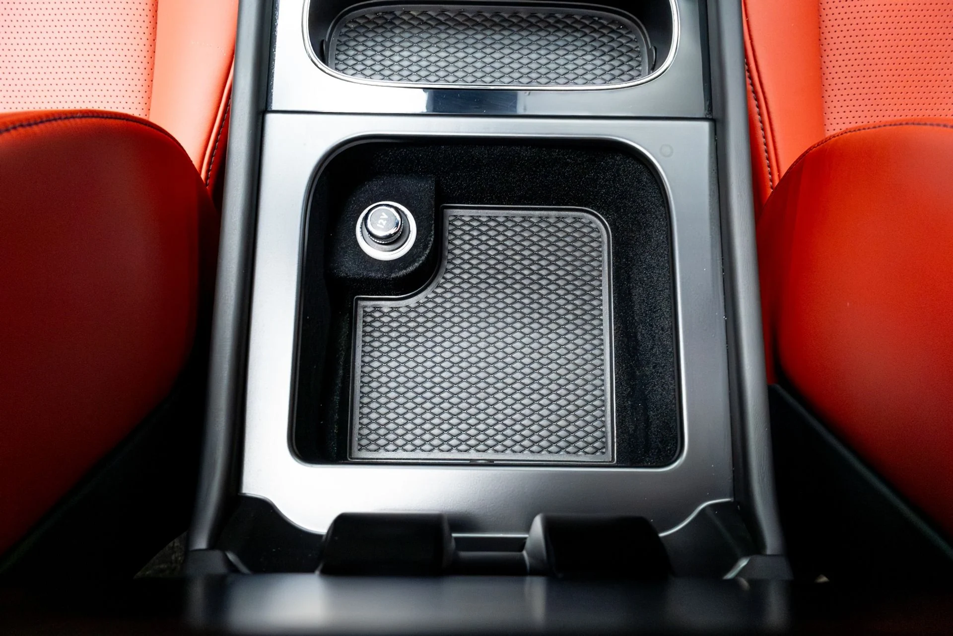 mph035_1274008531_Used_2020_Bentley_Bentayga_V8_1774292202_975d1c748f