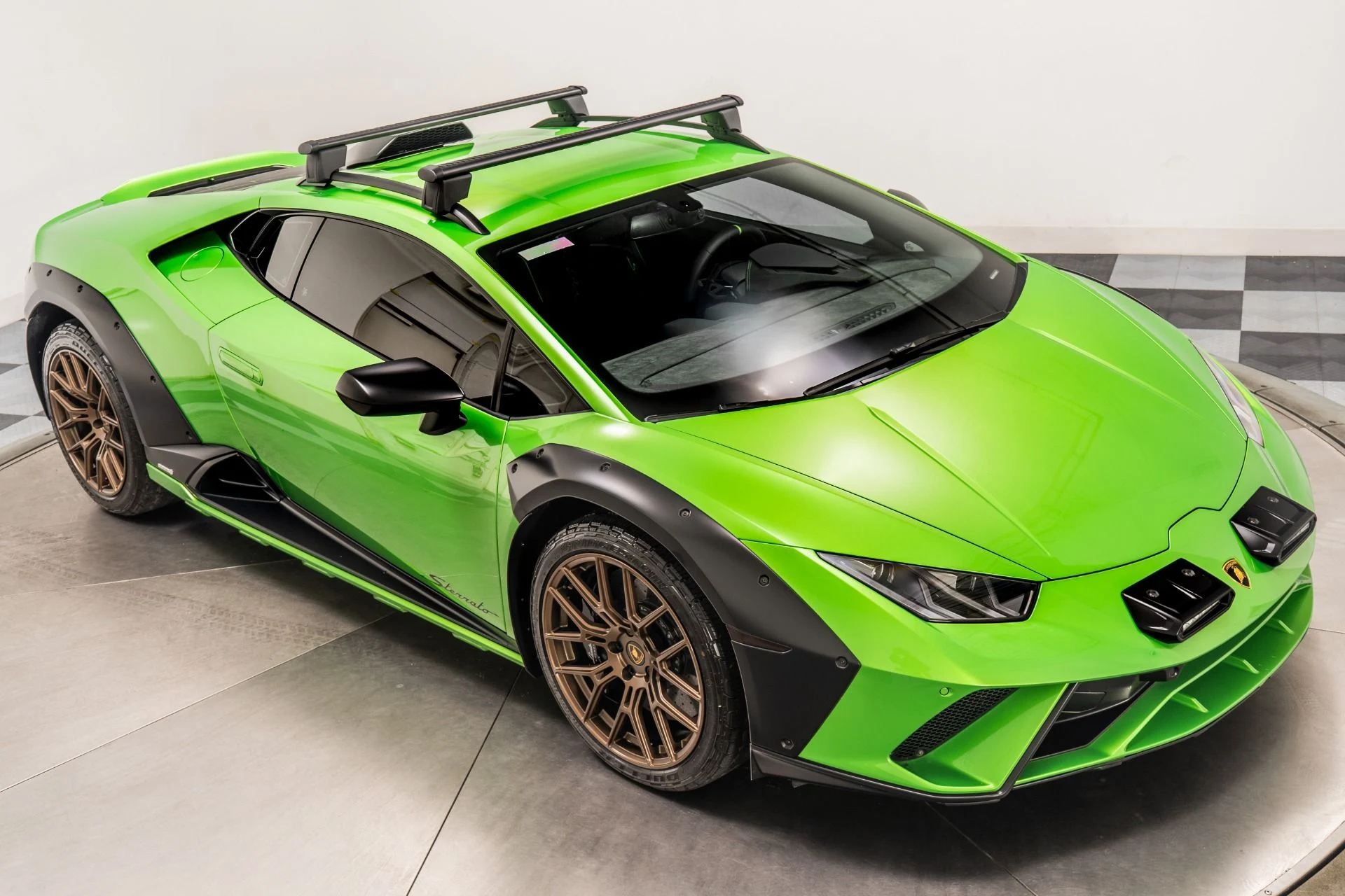 mph035_1289917647_Used_2024_Lamborghini_Huracan_Sterrato_1762382893_8d57418264