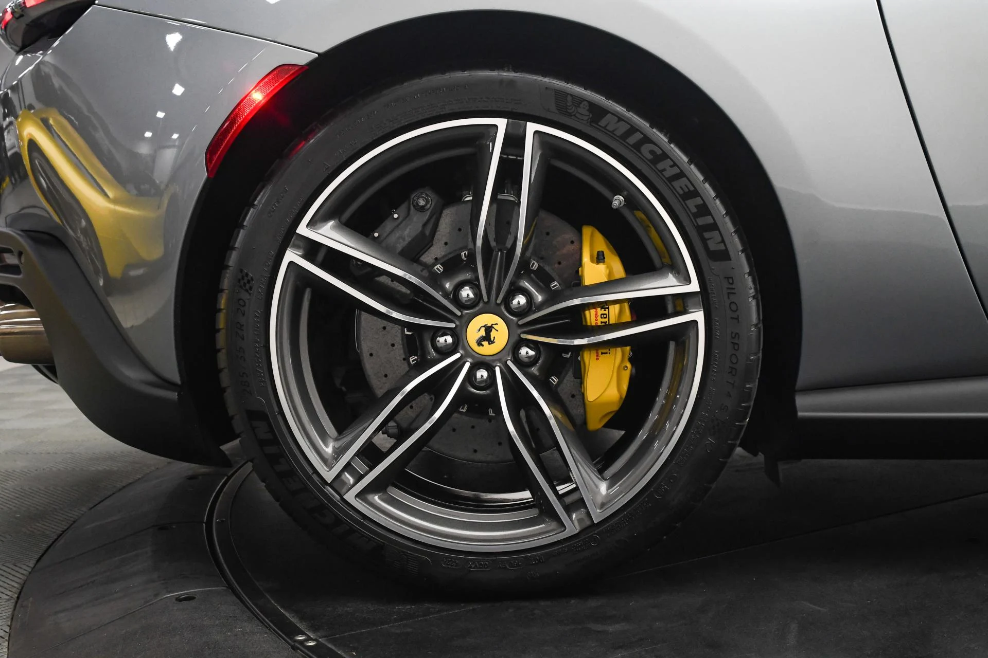 mph035_1292378213_Used_2025_Ferrari_Roma_Spider_1755677522_836b5d2c98